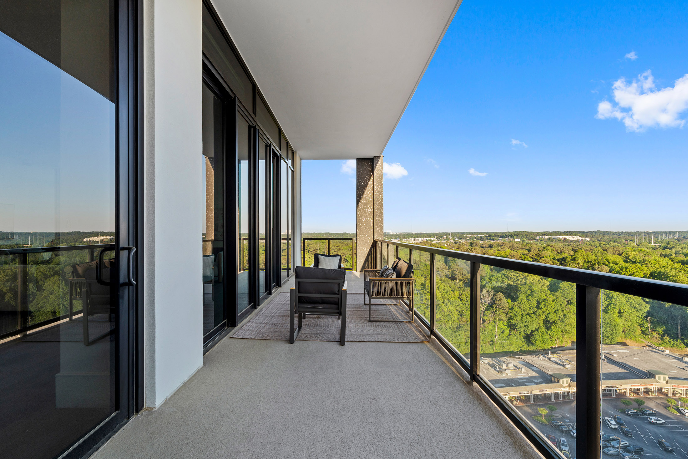 Stunning 17th Floor Corner Unit with Architectural Upgrades - 物件實景