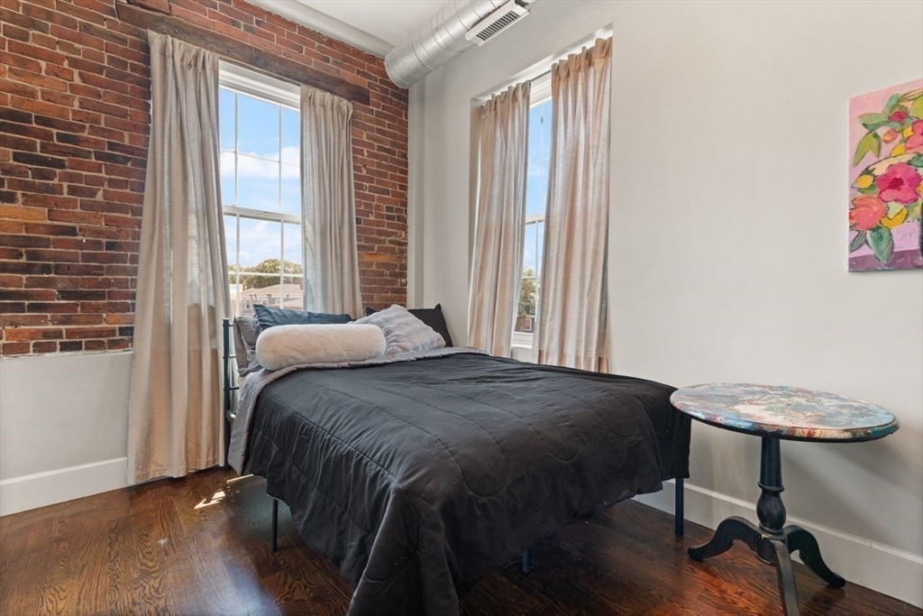 Salem, Massachusetts, 01970, United States, 2 Bedrooms Bedrooms, ,2 BathroomsBathrooms,Residential,For Sale,1896365