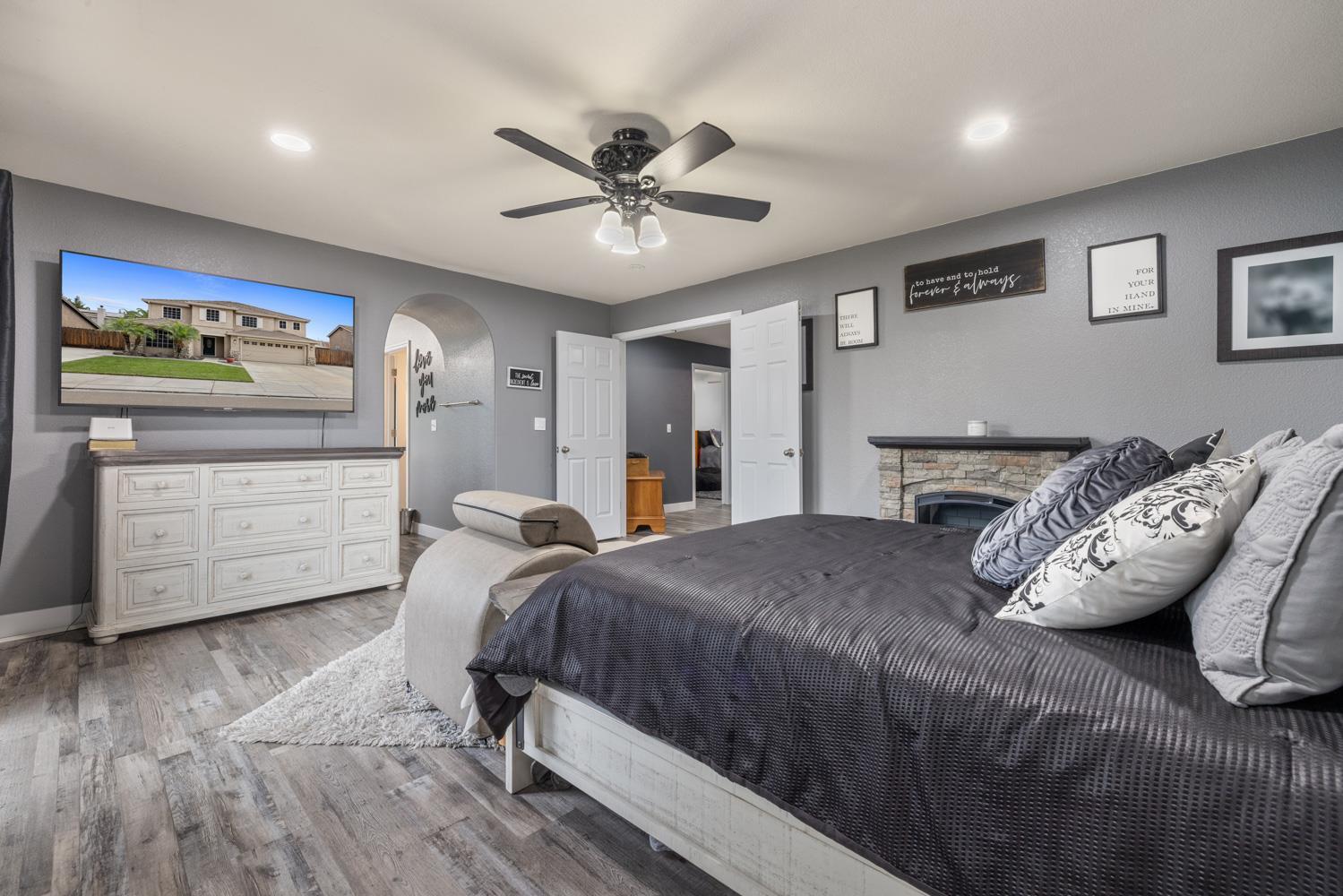 Ripon, California, 95366, United States, 6 Bedrooms Bedrooms, ,3 BathroomsBathrooms,Residential,For Sale,1978022