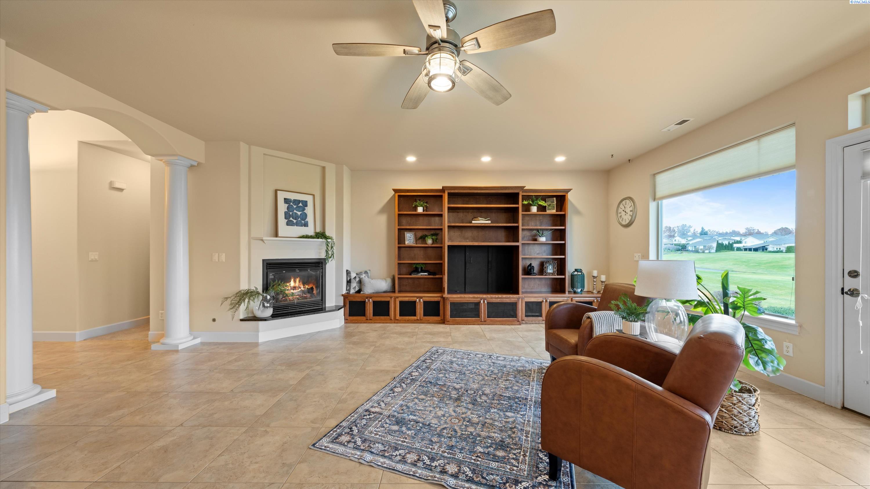 Richland, Washington, 99354, United States, 3 Bedrooms Bedrooms, ,3 BathroomsBathrooms,Residential,For Sale,1997405