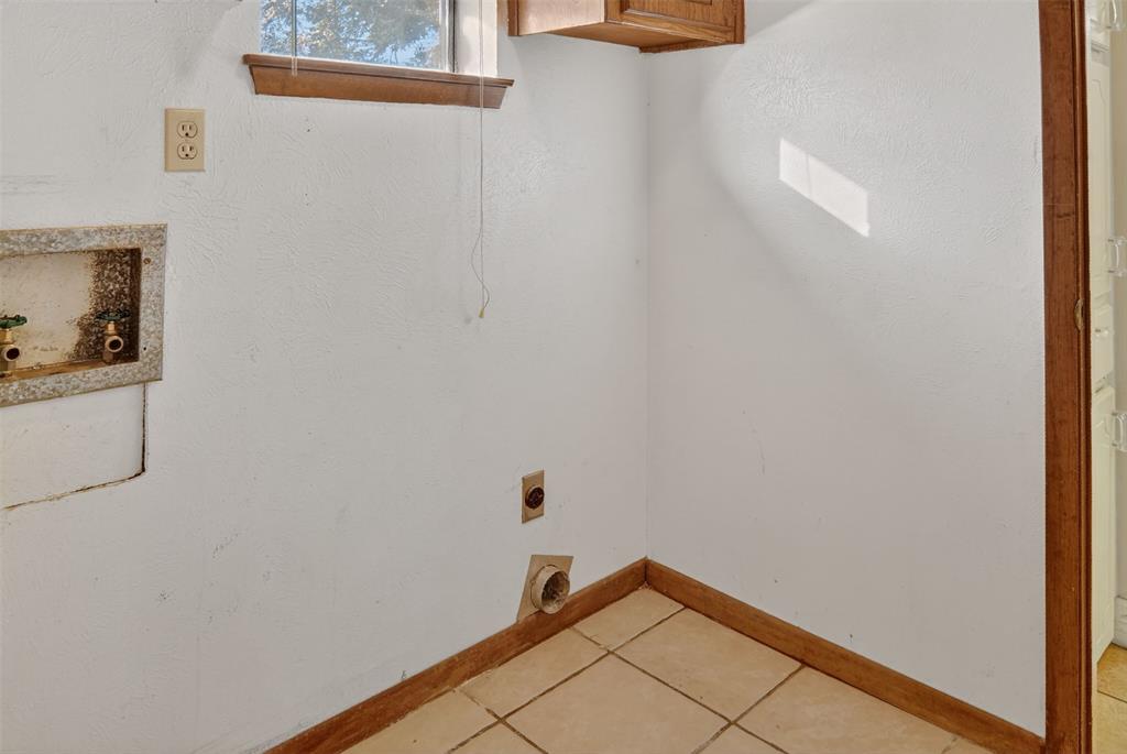 Weatherford, Texas, 76087, United States, 3 Bedrooms Bedrooms, ,2 BathroomsBathrooms,Residential,For Sale,2005416