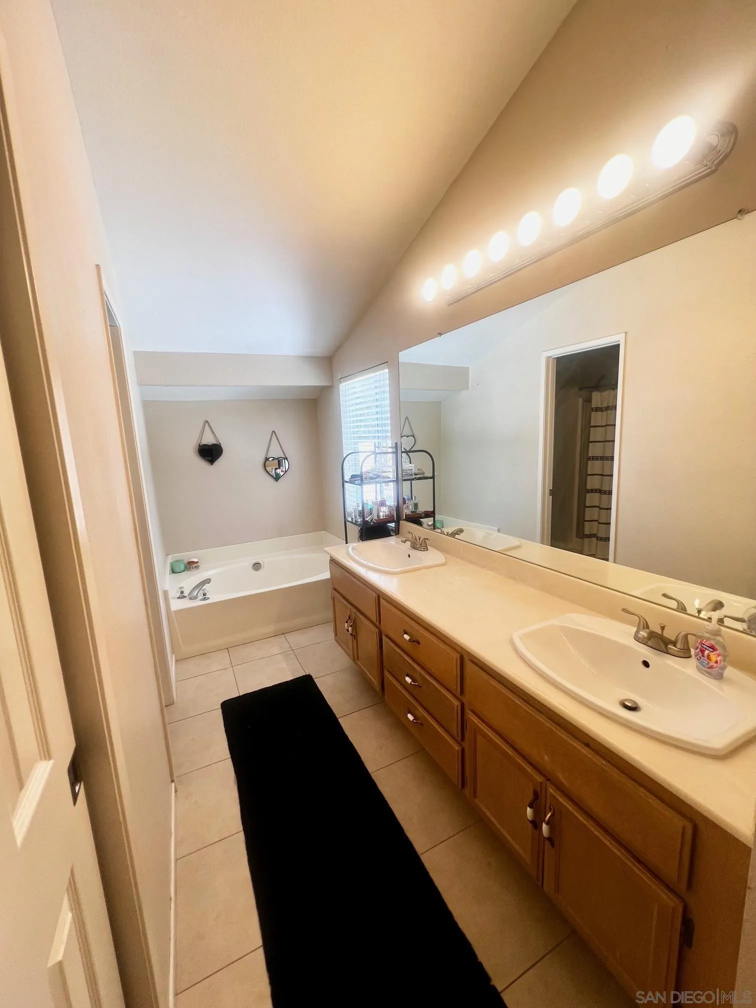 Temecula, California, 92591, United States, 4 Bedrooms Bedrooms, ,3 BathroomsBathrooms,Residential,For Sale,1877414