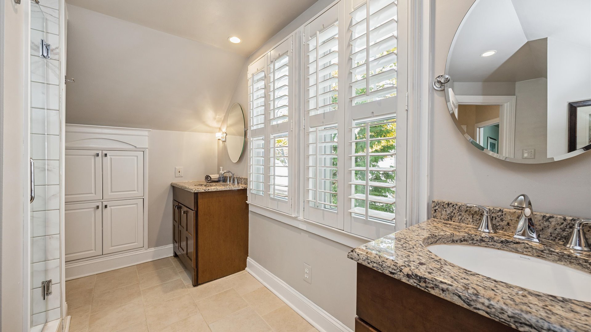 La Grange, Illinois, 60525, United States, 3 Bedrooms Bedrooms, ,3 BathroomsBathrooms,Residential,For Sale,1991059