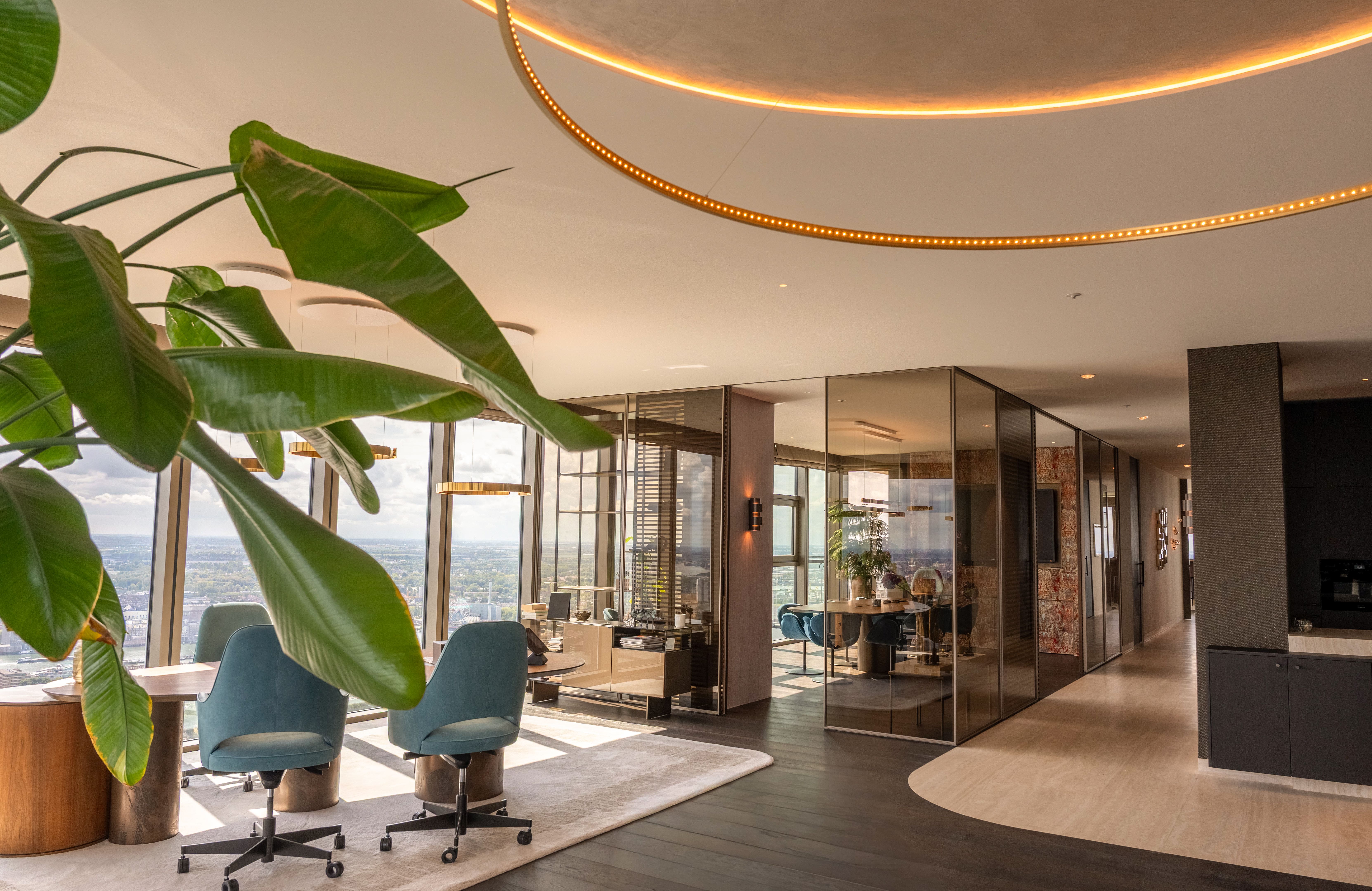  EEN BUITENGEWONE PENTHOUSE-RESIDENTIE MET TERRASSEN RONDOM EN EEN ADEMBENEMEND 3 - 物件實景
