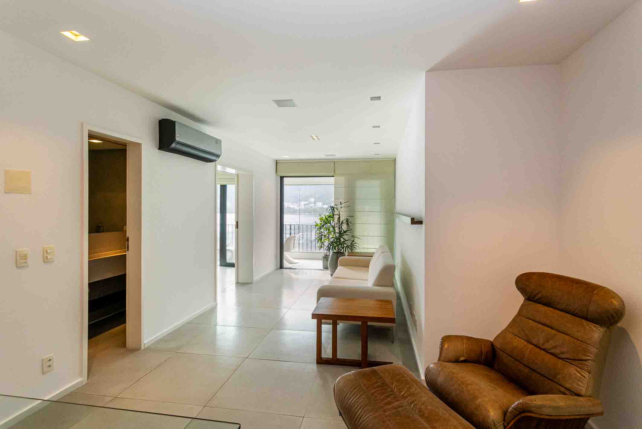  1,076 sq. ft apartment with panoramic Lagoa views and signed design - 物件實景