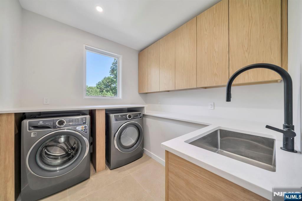 Tenafly, New Jersey, 07670, United States, 6 Bedrooms Bedrooms, ,6 BathroomsBathrooms,Residential,For Sale,1906714