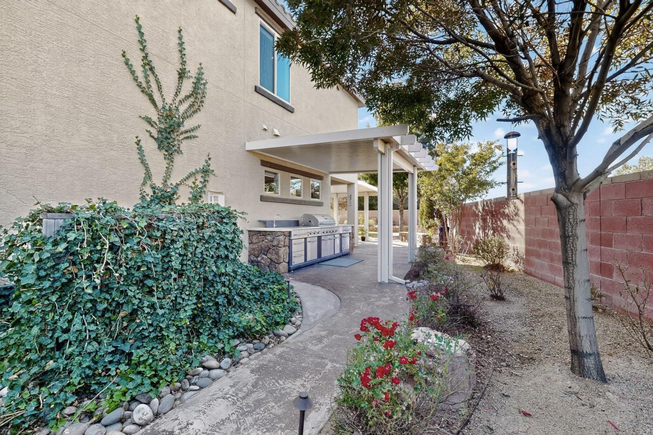 Rio Rancho, New Mexico, 87124, United States, 5 Bedrooms Bedrooms, ,3 BathroomsBathrooms,Residential,For Sale,1991836