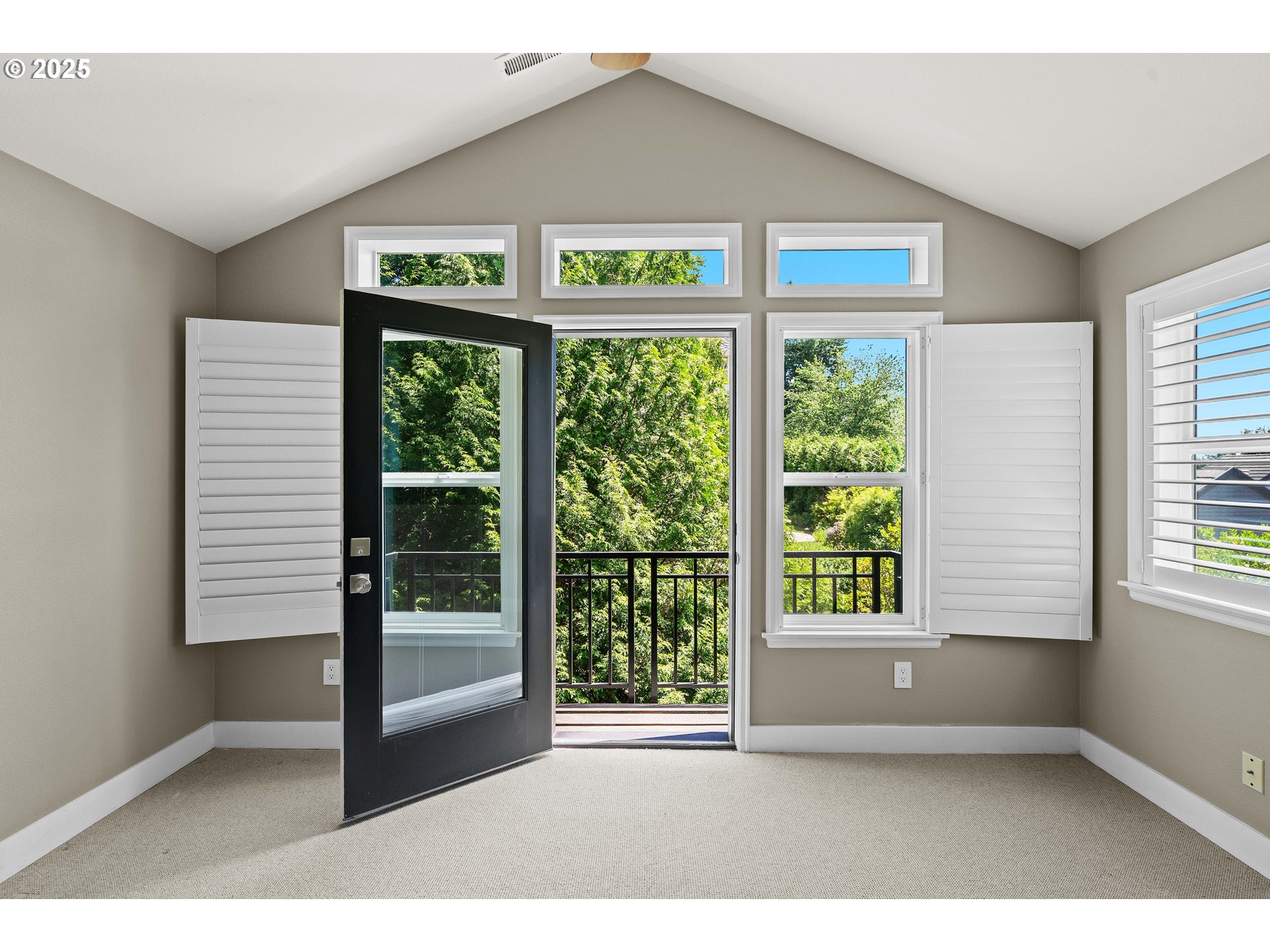 Lake Oswego, Oregon, 97035, United States, 2 Bedrooms Bedrooms, ,2 BathroomsBathrooms,Residential,For Sale,1889875