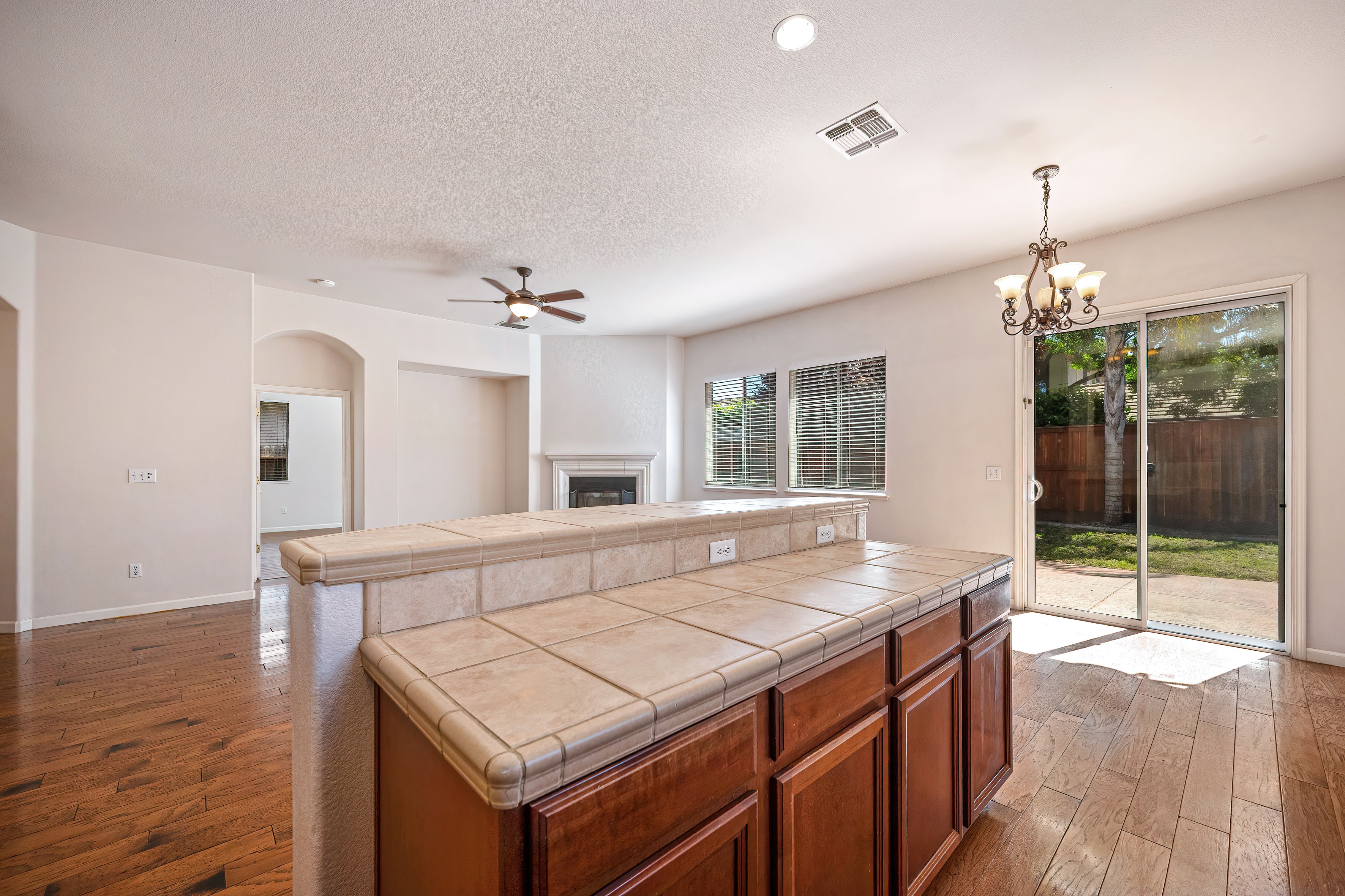  9729 Marbella Court, Elk Grove, CA 95624 - 物件實景
