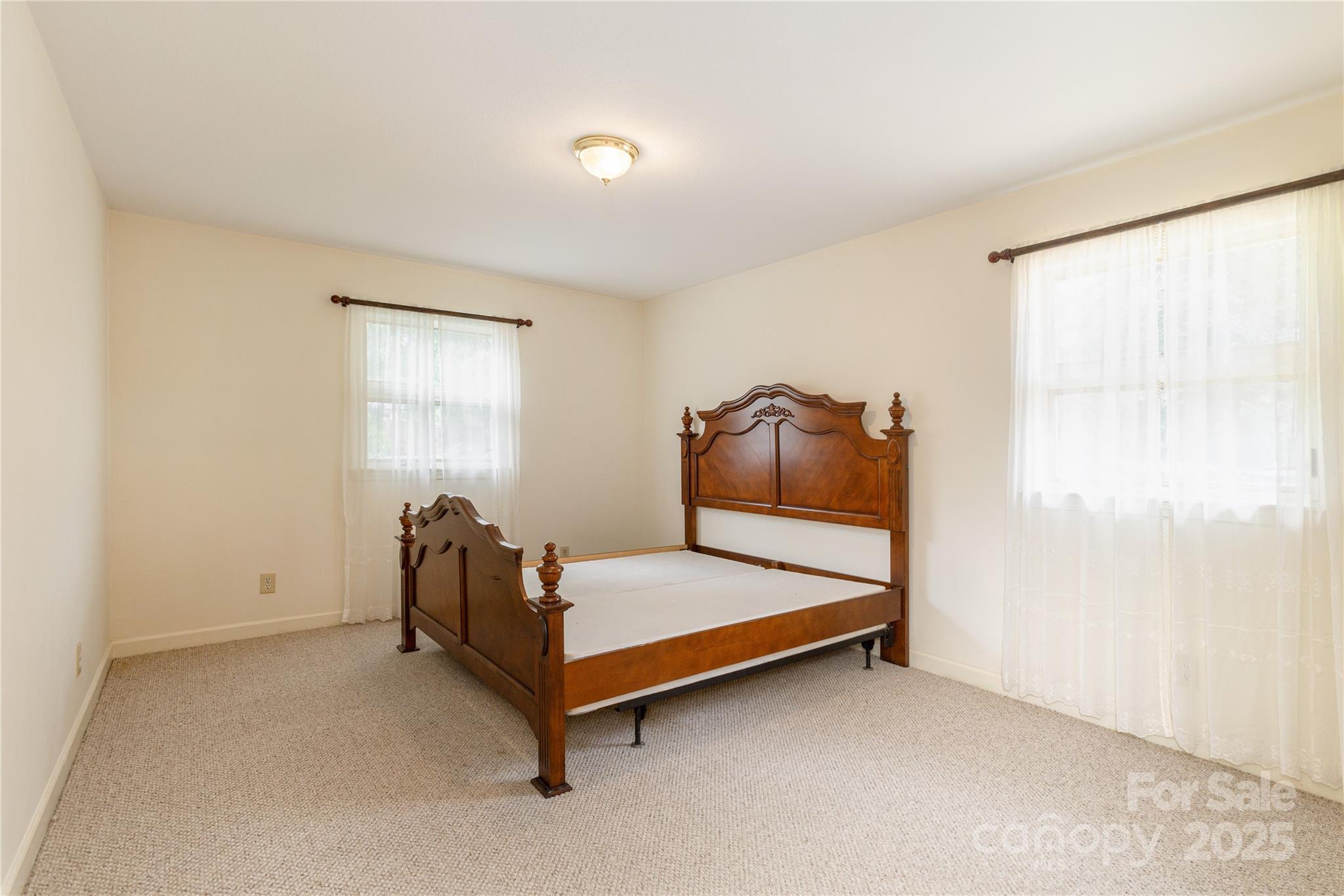 Hendersonville, North Carolina, 28791, United States, 3 Bedrooms Bedrooms, ,2 BathroomsBathrooms,Residential,For Sale,1910646