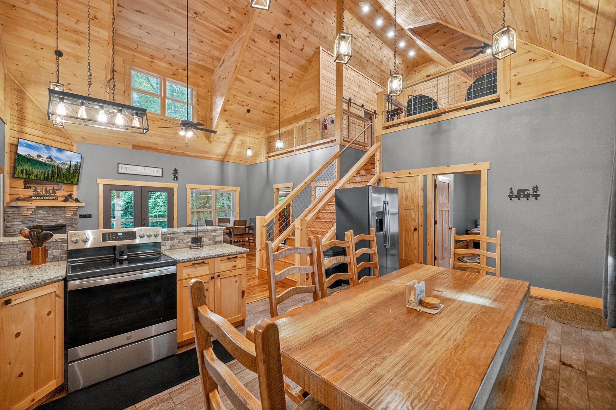 Sevierville, Tennessee, 37862, United States, 4 Bedrooms Bedrooms, ,6 BathroomsBathrooms,Residential,For Sale,1982838