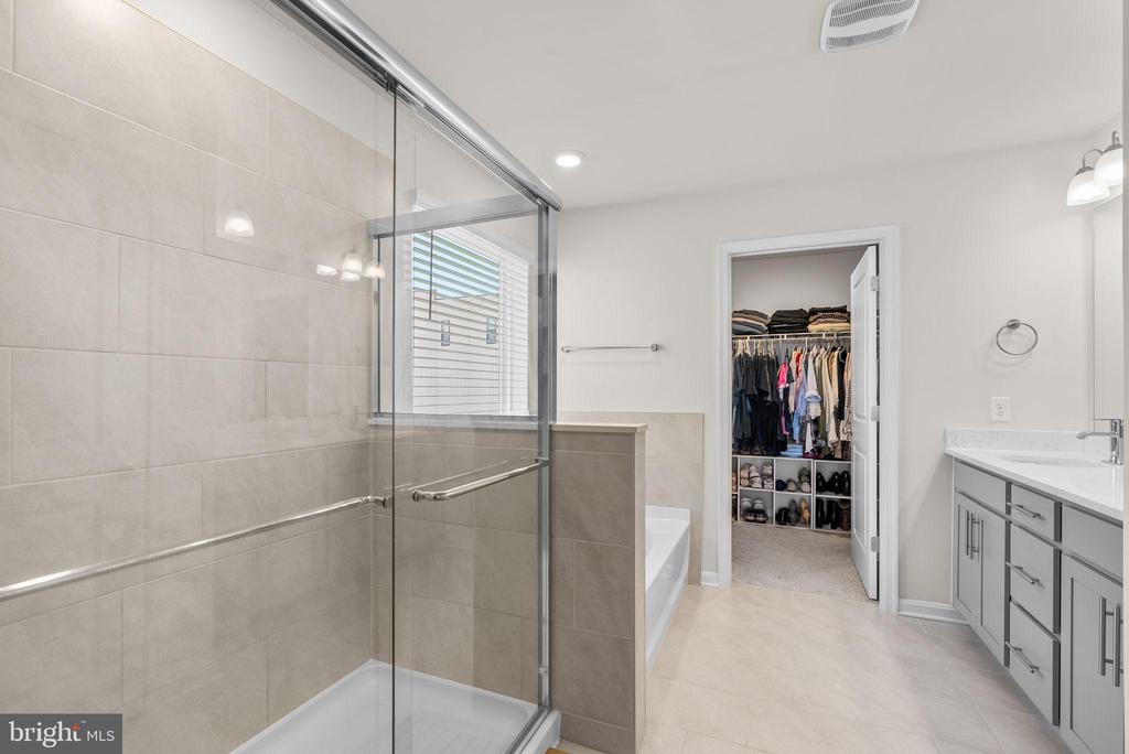 Frederick, Maryland, 21701, United States, 5 Bedrooms Bedrooms, ,4 BathroomsBathrooms,Residential,For Sale,1987107