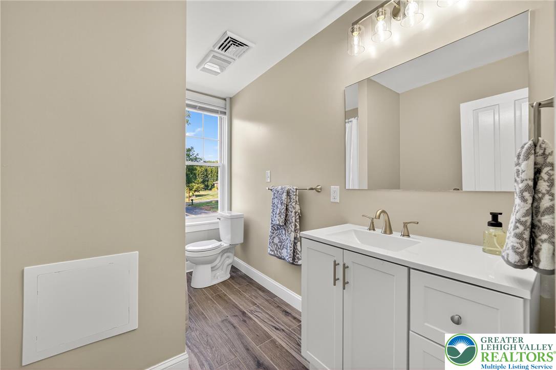 East Allen Twp, Pennsylvania, 18017, United States, 4 Bedrooms Bedrooms, ,2 BathroomsBathrooms,Residential,For Sale,1926367