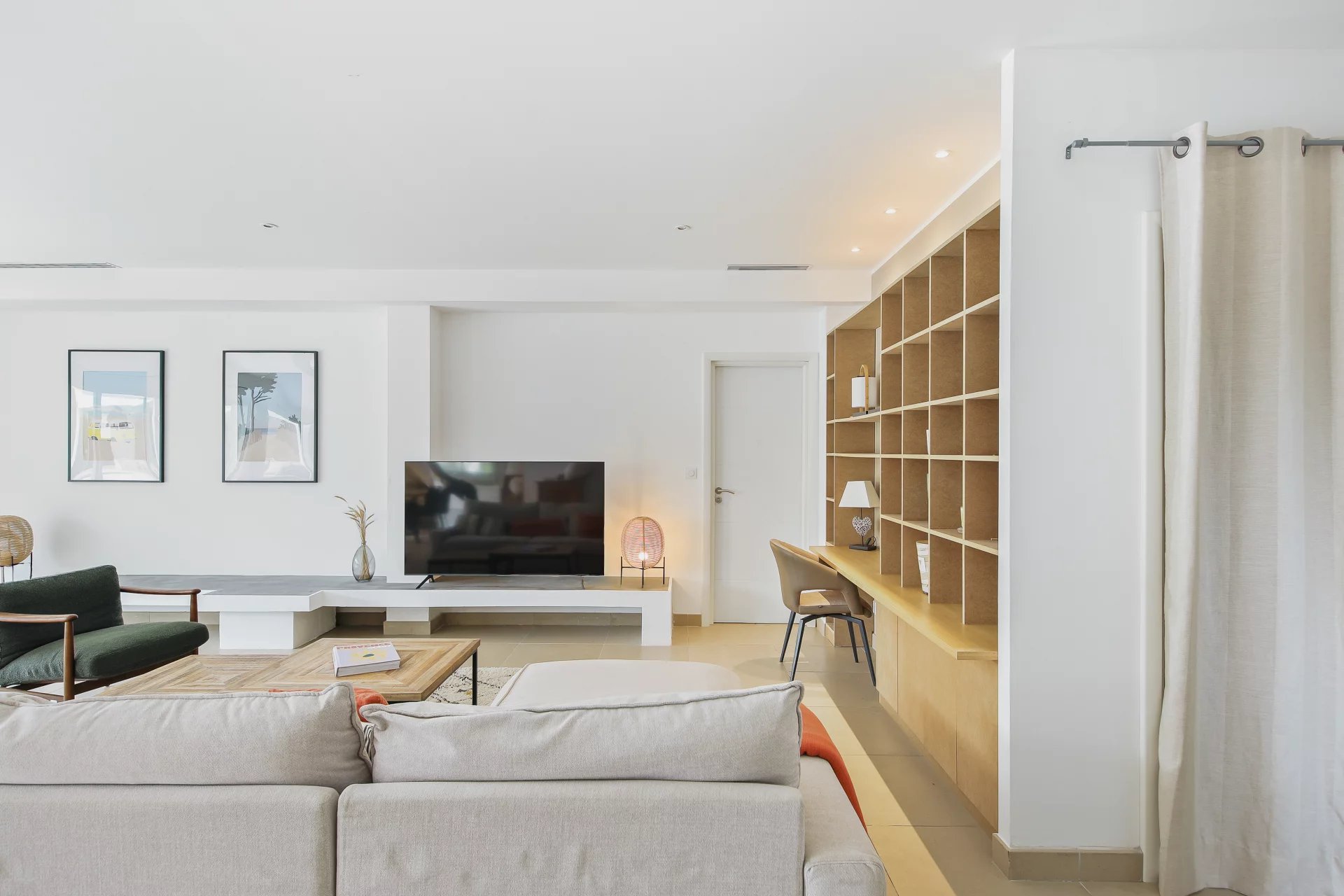 Hyères, Provence-Alpes-Côte d’Azur, 83400, FR, 4 Bedrooms Bedrooms, ,4 BathroomsBathrooms,Residential,For Sale,1991798