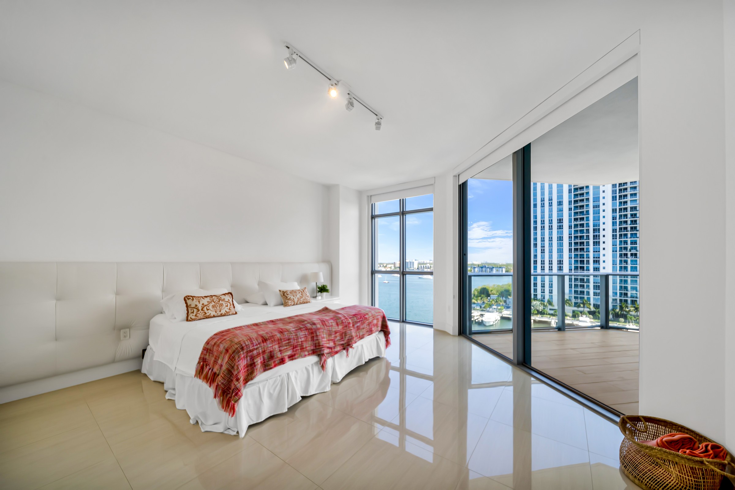  17301 Biscayne Blvd, North Miami Beach, FL, 33160 - 物件實景