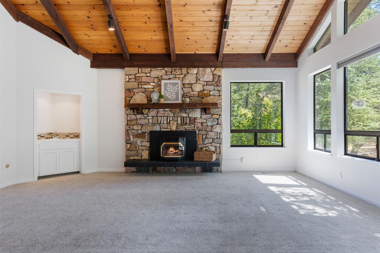 Grass Valley, California, 95949, United States, 3 Bedrooms Bedrooms, ,3 BathroomsBathrooms,Residential,For Sale,1983094