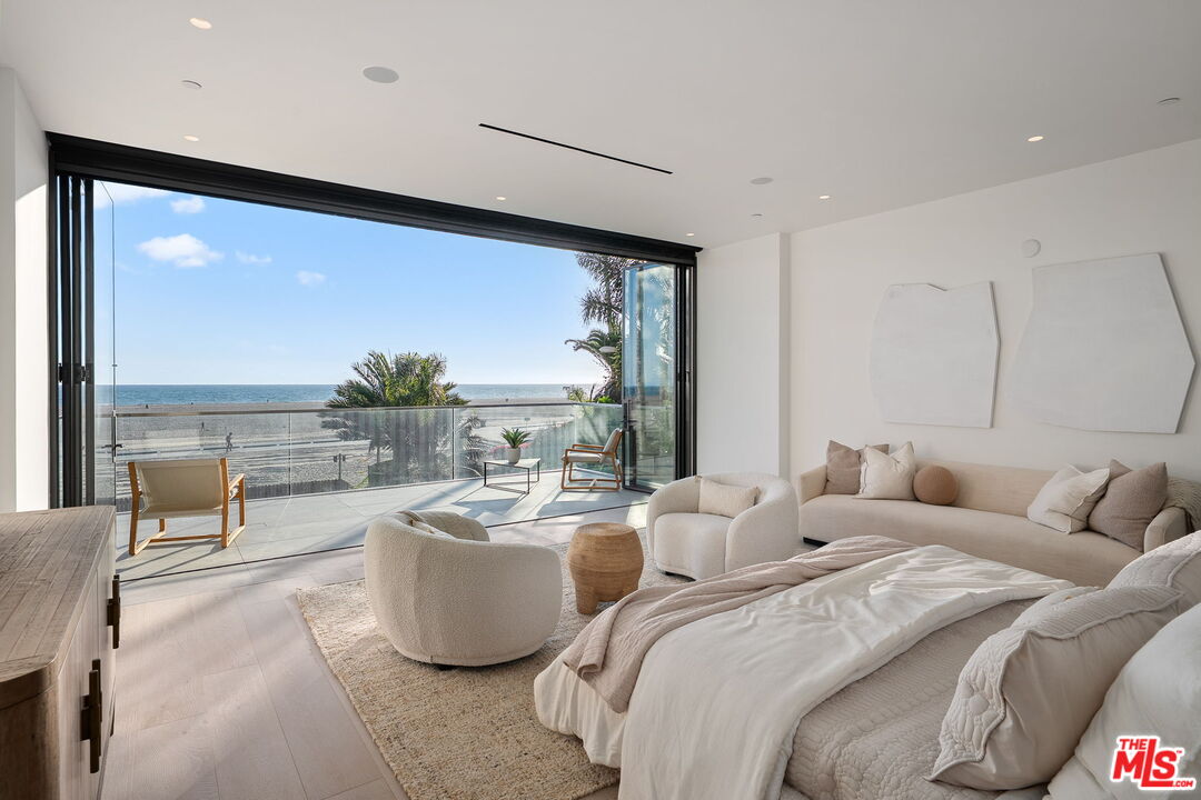 Santa Monica, California, 90403, United States, 7 Bedrooms Bedrooms, ,9 BathroomsBathrooms,Residential,For Sale,1955538