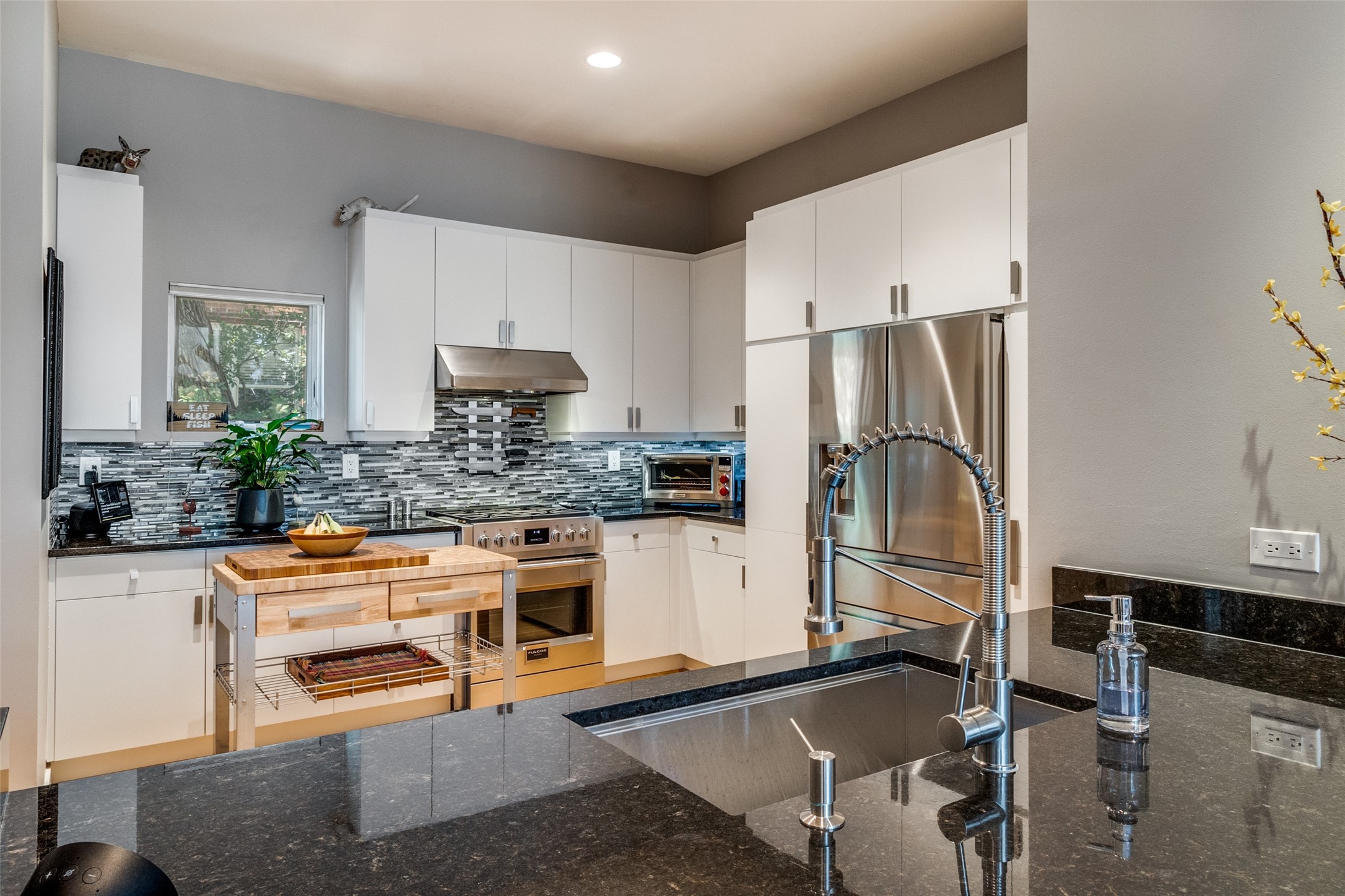 Dallas, Texas, 75204, United States, 2 Bedrooms Bedrooms, ,3 BathroomsBathrooms,Residential,For Sale,1917449