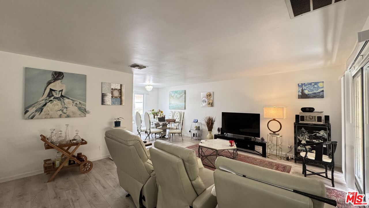 Winnetka, California, 91306, United States, 3 Bedrooms Bedrooms, ,2 BathroomsBathrooms,Residential,For Sale,1919452