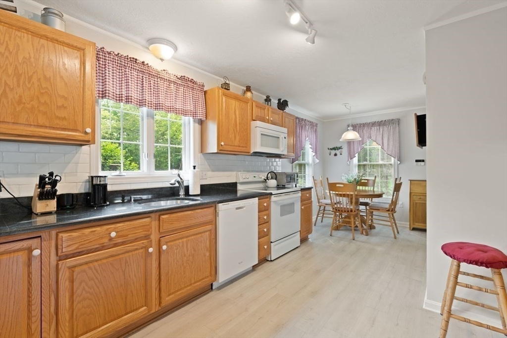 Easton, Massachusetts, 02375, United States, 3 Bedrooms Bedrooms, ,2 BathroomsBathrooms,Residential,For Sale,1838862