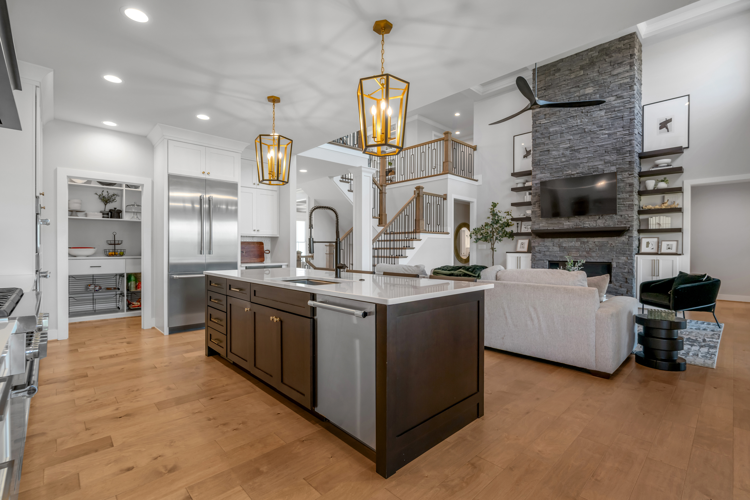  2429 Lorenzo Way - 物件實景