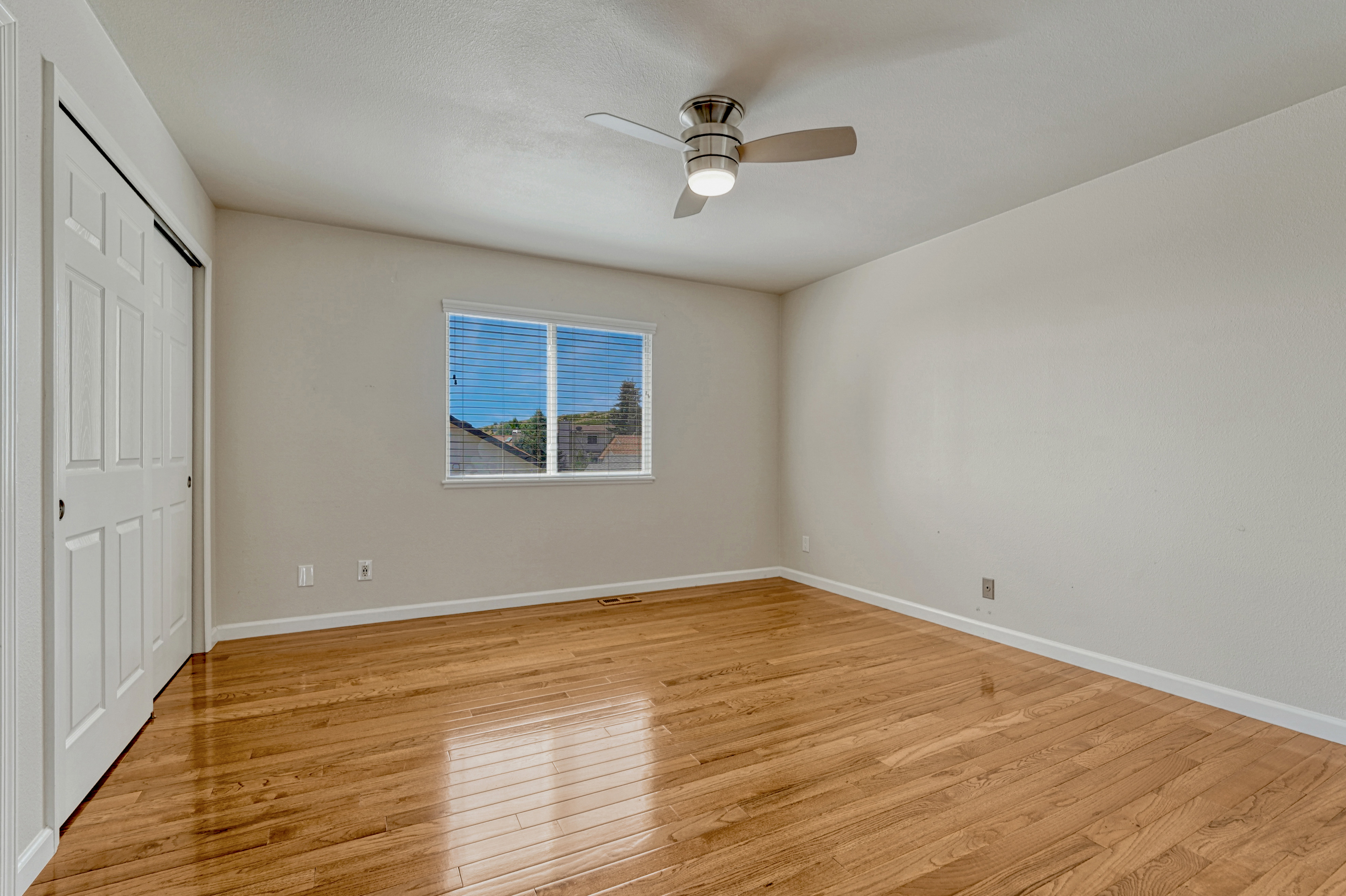  Hardwood Flooring and Mountain Views in 80919 - 物件實景