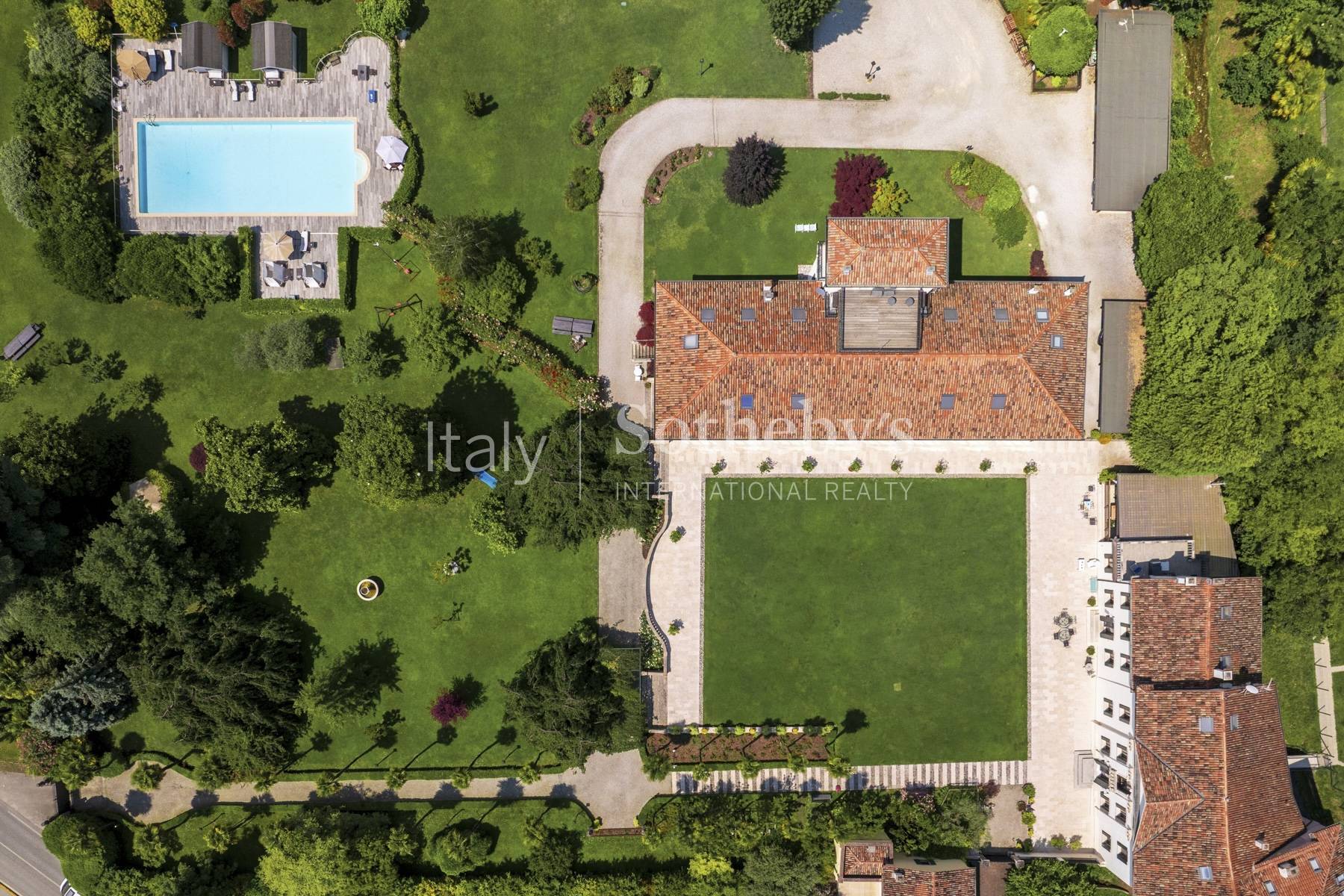  Renovated neoclassical villa with outbuildings, park and swimming pool - 物件實景