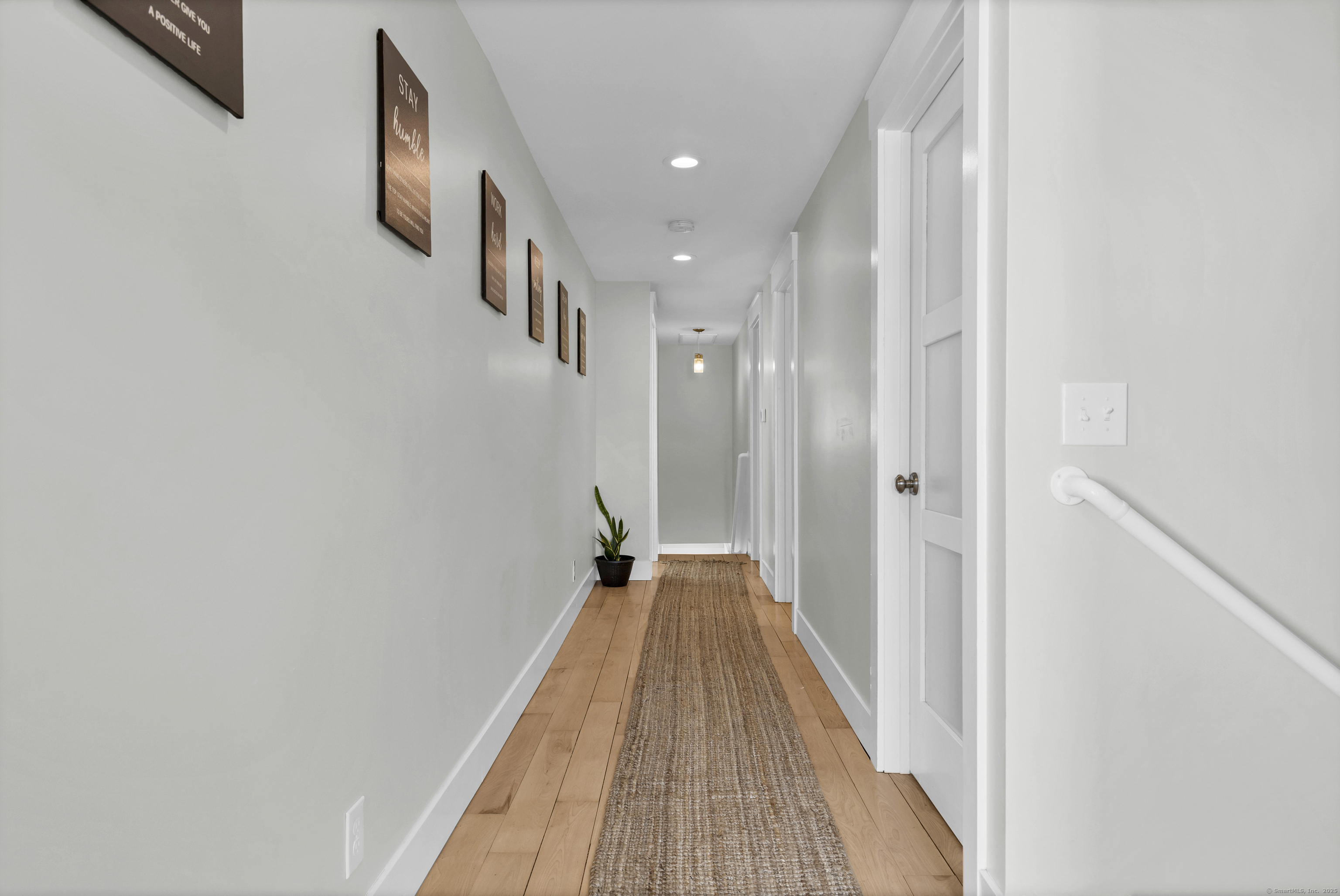 Groton, Connecticut, 06340, United States, 3 Bedrooms Bedrooms, ,2 BathroomsBathrooms,Residential,For Sale,1928735