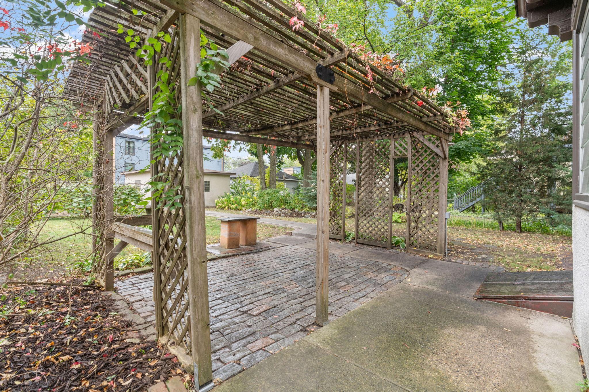 Minneapolis, Minnesota, 55404, United States, 6 Bedrooms Bedrooms, ,1 BathroomBathrooms,Residential,For Sale,1964958