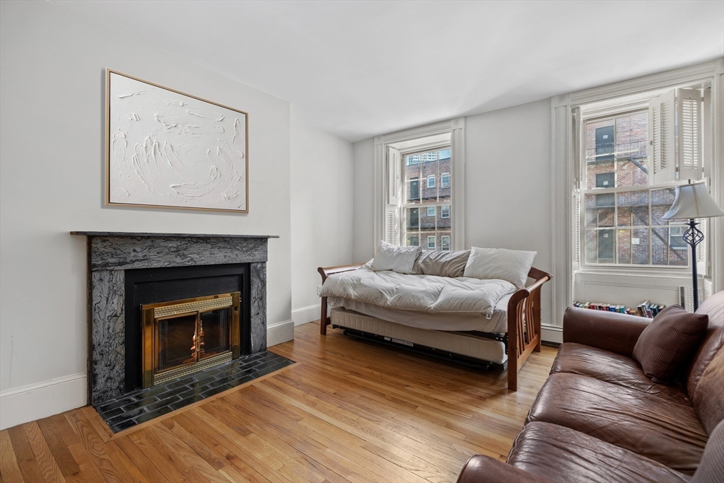 Boston, Massachusetts, 02114, United States, 3 Bedrooms Bedrooms, ,2 BathroomsBathrooms,Residential,For Sale,1981567