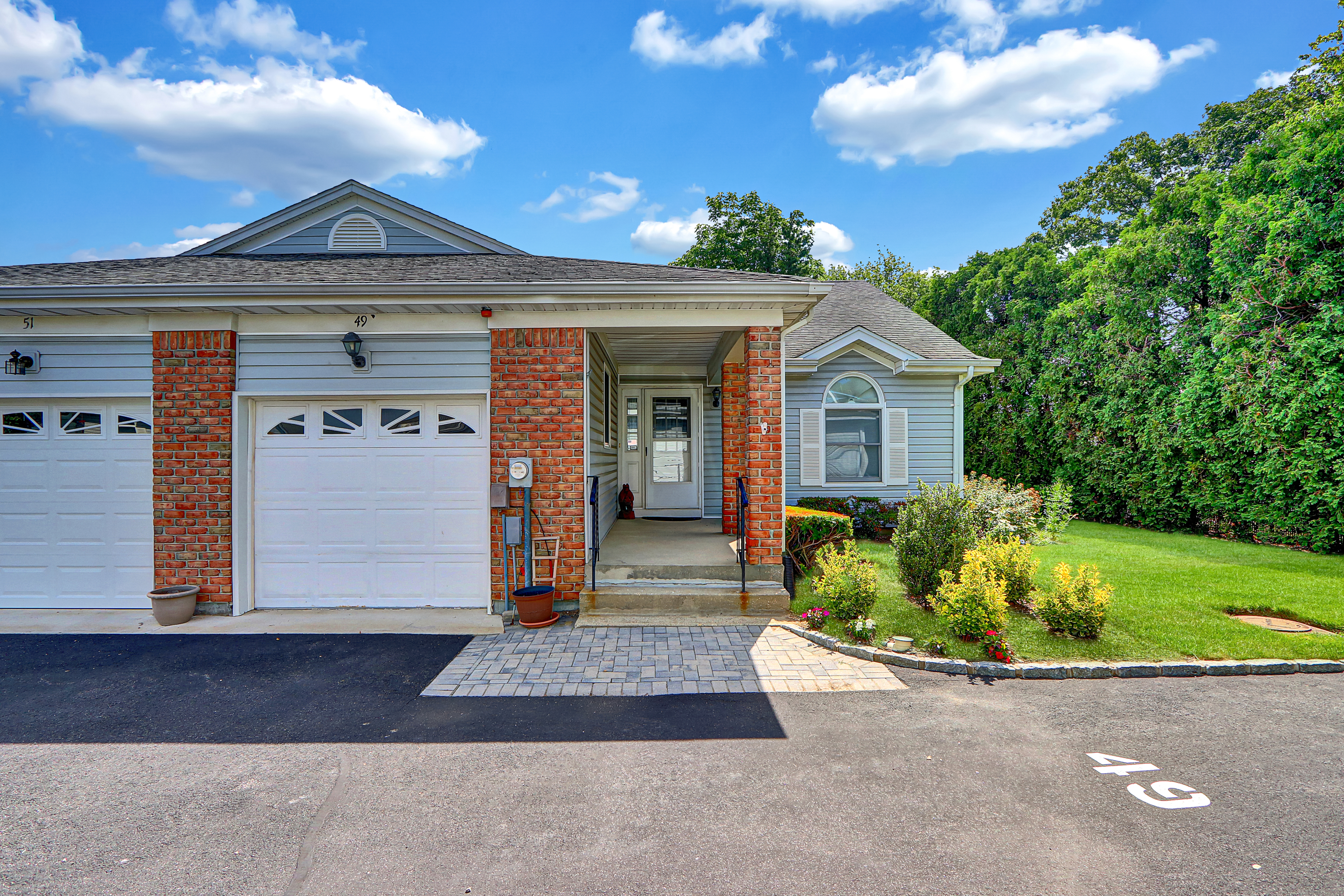 North Babylon, New York, 11703, United States, 2 Bedrooms Bedrooms, ,2 BathroomsBathrooms,Residential,For Sale,1943160