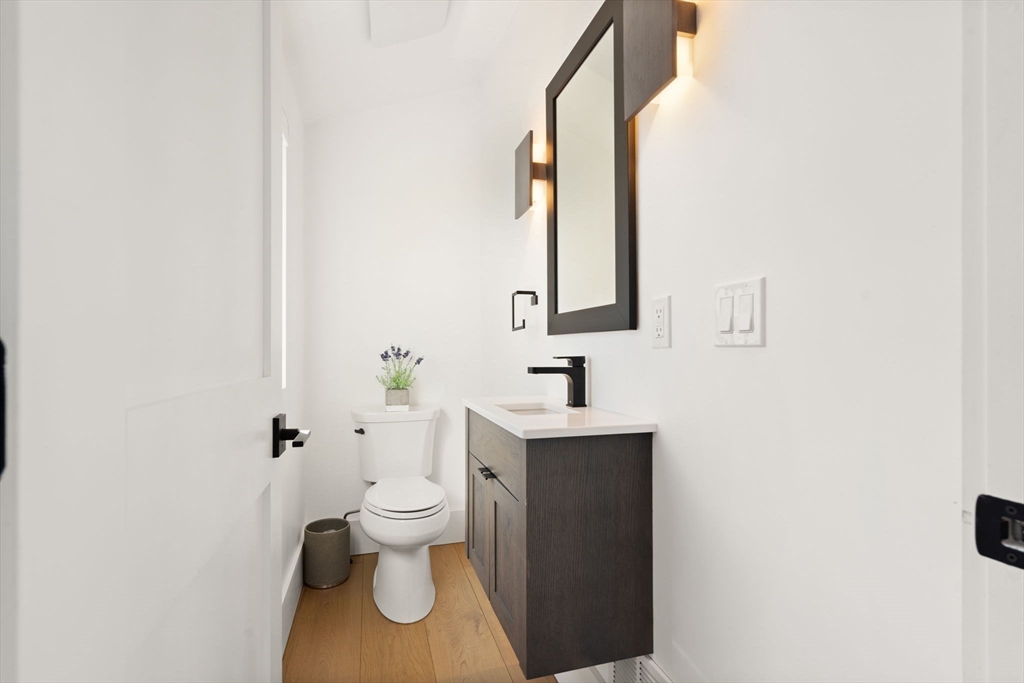 Nahant, Massachusetts, 01908, United States, 2 Bedrooms Bedrooms, ,2 BathroomsBathrooms,Residential,For Sale,1906833