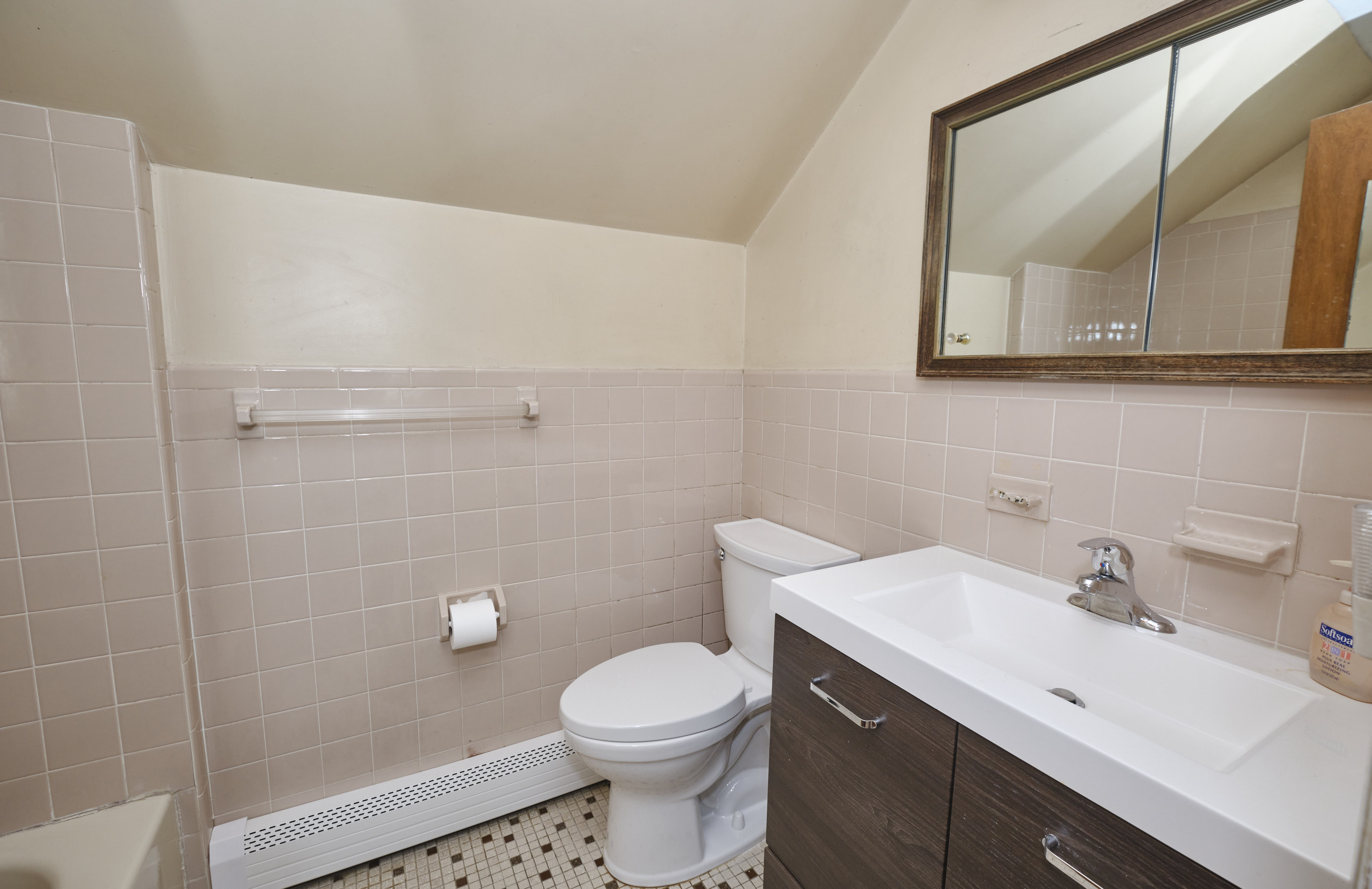 New Hyde Park, New York, 11040, United States, 4 Bedrooms Bedrooms, ,3 BathroomsBathrooms,Residential,For Sale,1977878