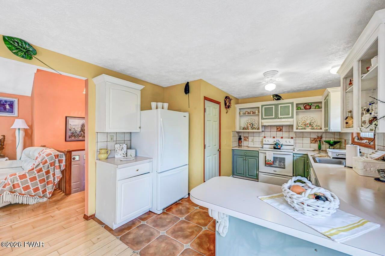 Hawley, Pennsylvania, 18428, United States, 3 Bedrooms Bedrooms, ,3 BathroomsBathrooms,Residential,For Sale,2045204