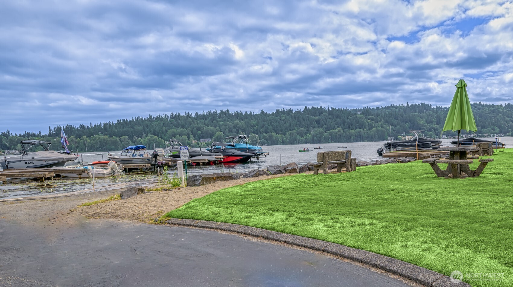 Redmond, Washington, 98052, United States, 2 Bedrooms Bedrooms, ,1 BathroomBathrooms,Residential,For Sale,1897825