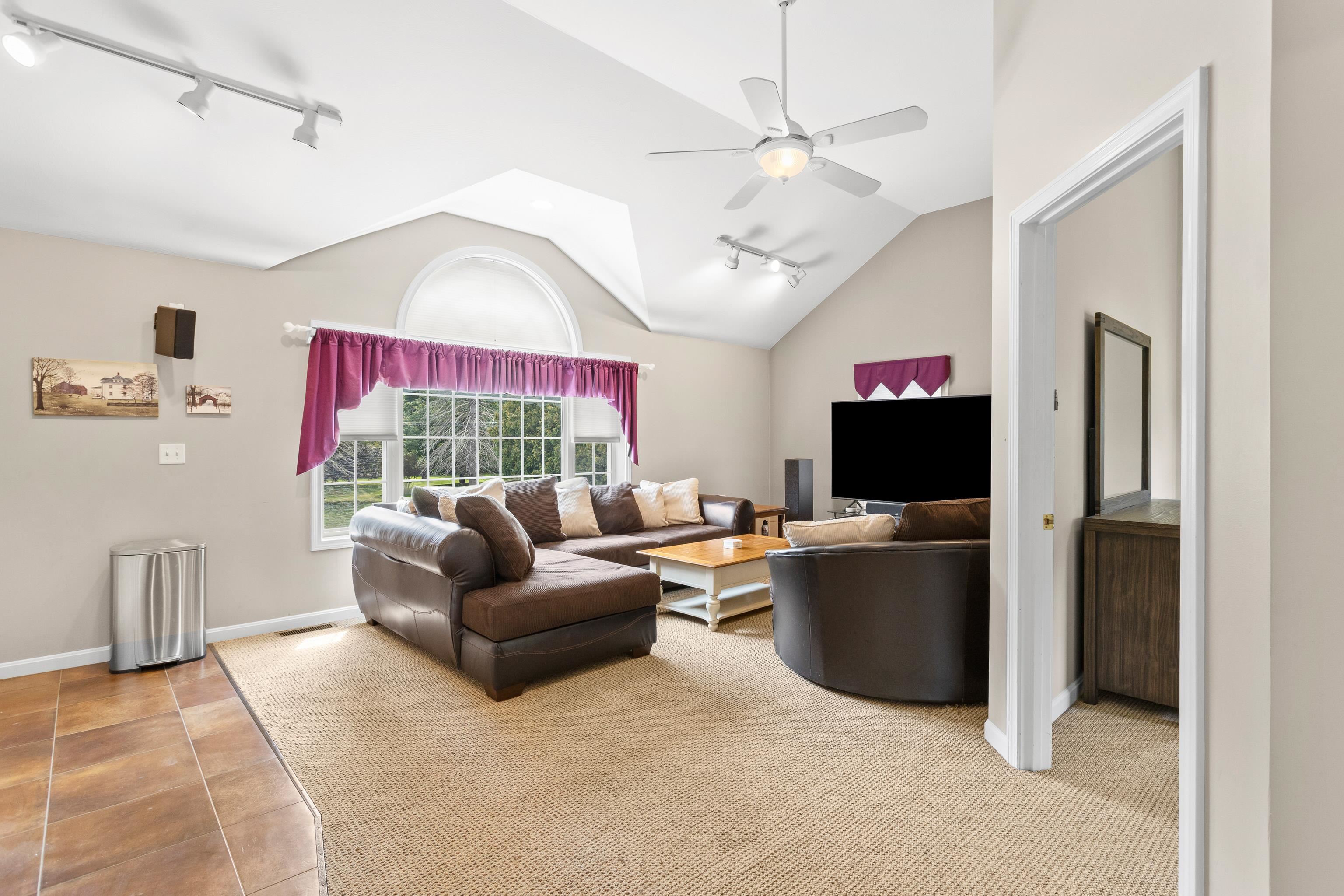 Pelham, New Hampshire, 03076, United States, 4 Bedrooms Bedrooms, ,3 BathroomsBathrooms,Residential,For Sale,1937373