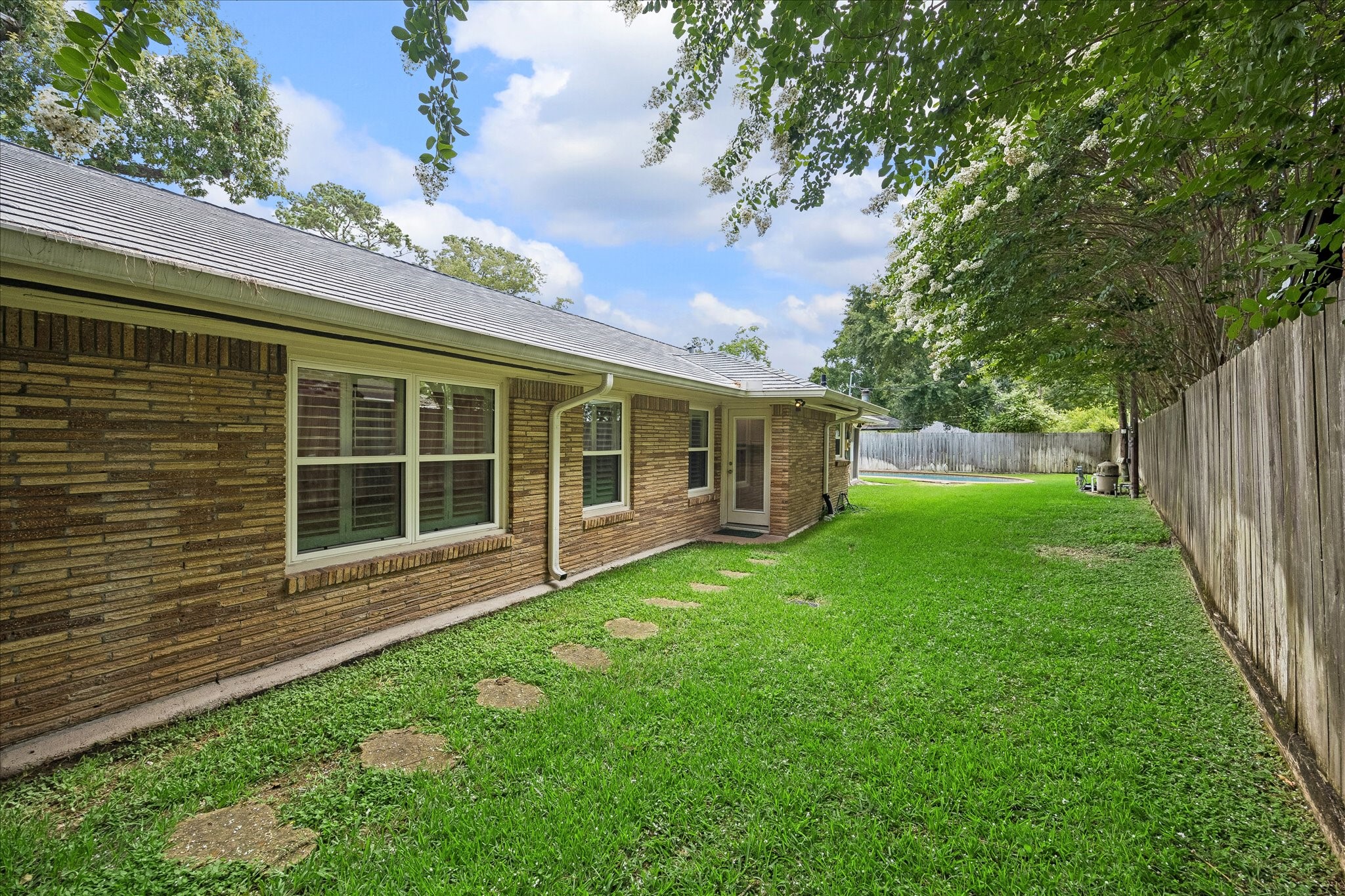  8443 Westview Drive - 物件實景