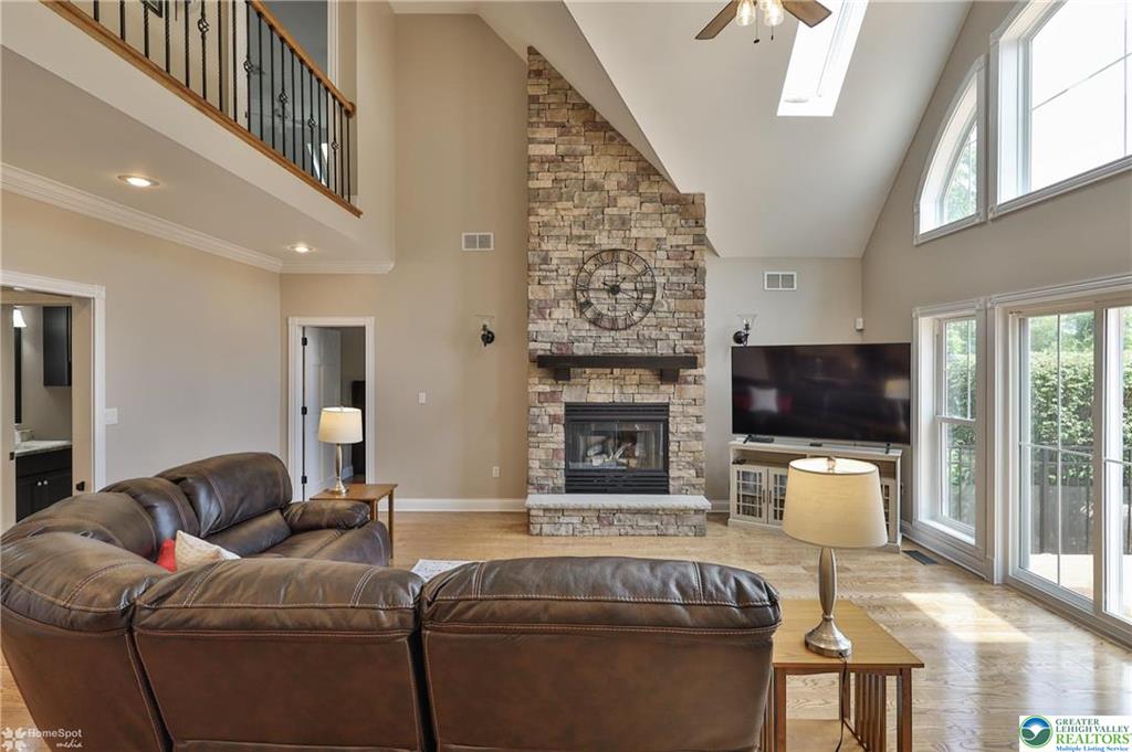 Stroudsburg, Pennsylvania, 18360-6926, United States, 7 Bedrooms Bedrooms, ,4 BathroomsBathrooms,Residential,For Sale,1904497