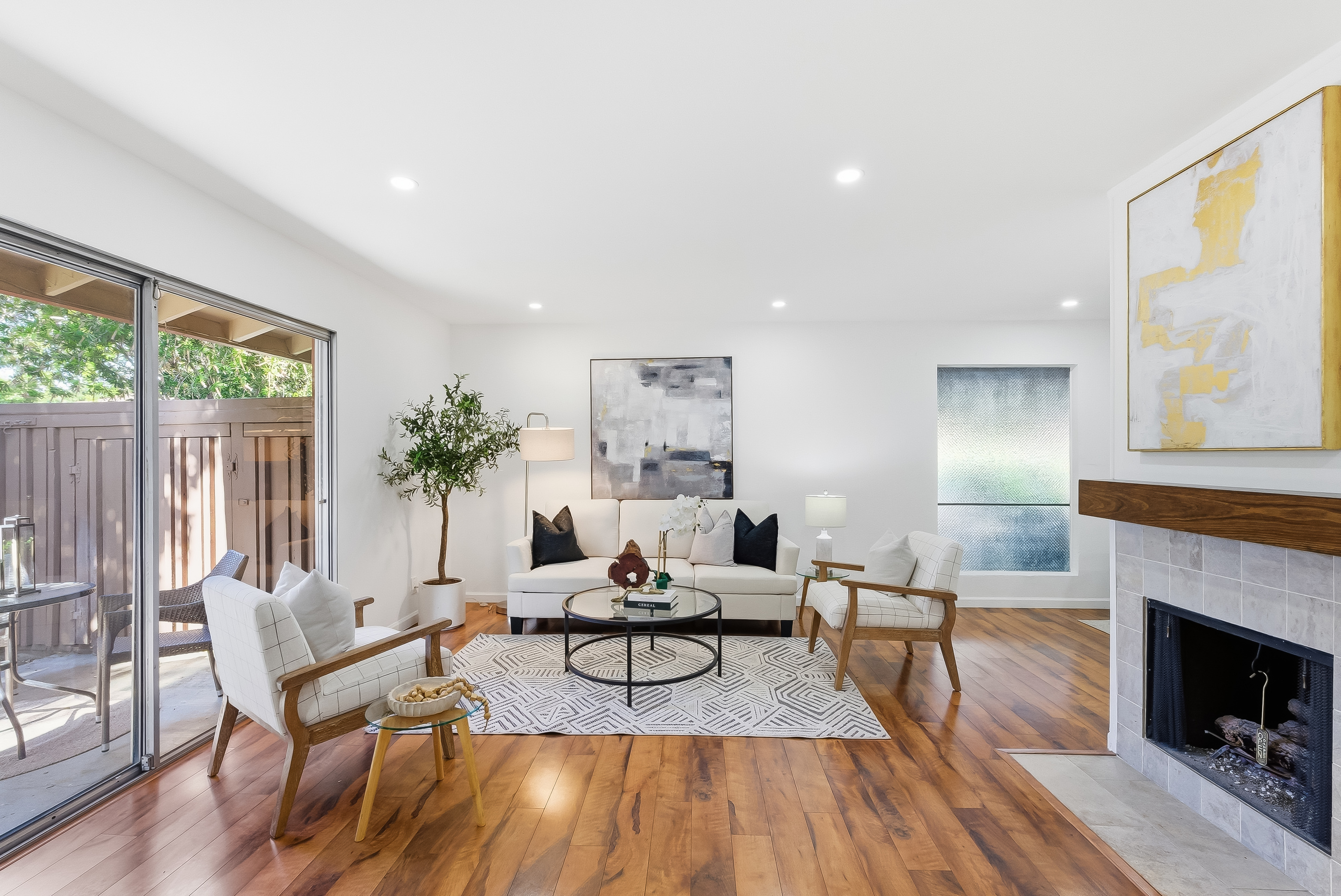  Rare One-Story End Unit Condo - 物件實景