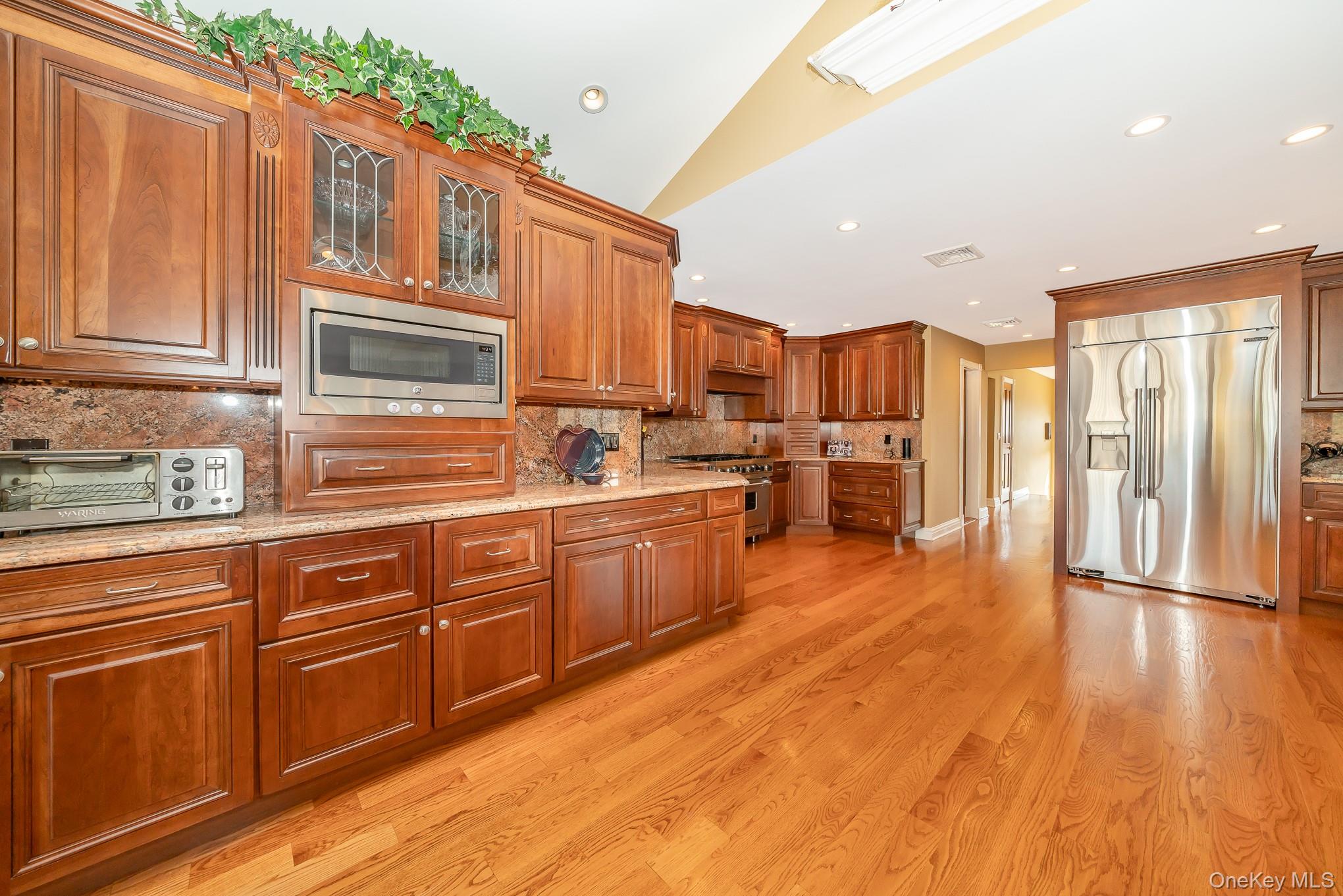 West Islip, New York, 11795, United States, 5 Bedrooms Bedrooms, ,5 BathroomsBathrooms,Residential,For Sale,1943882