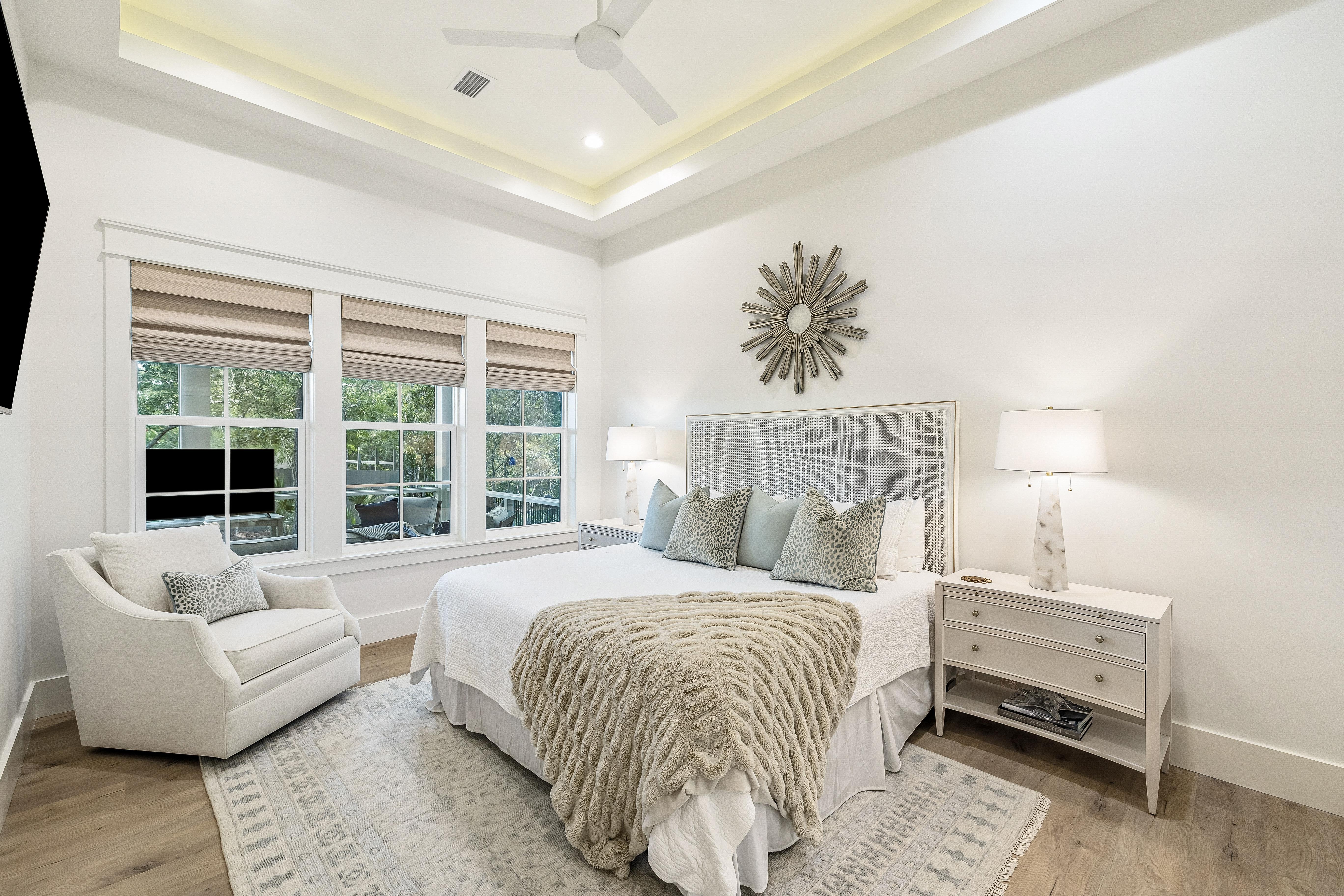  Custom Coastal Luxury with Walkable Beach Access - 物件實景