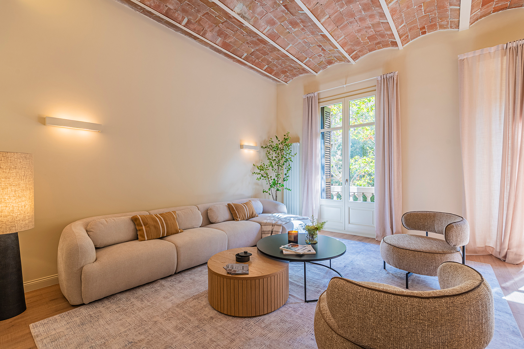  Renovated flat in historic building - L