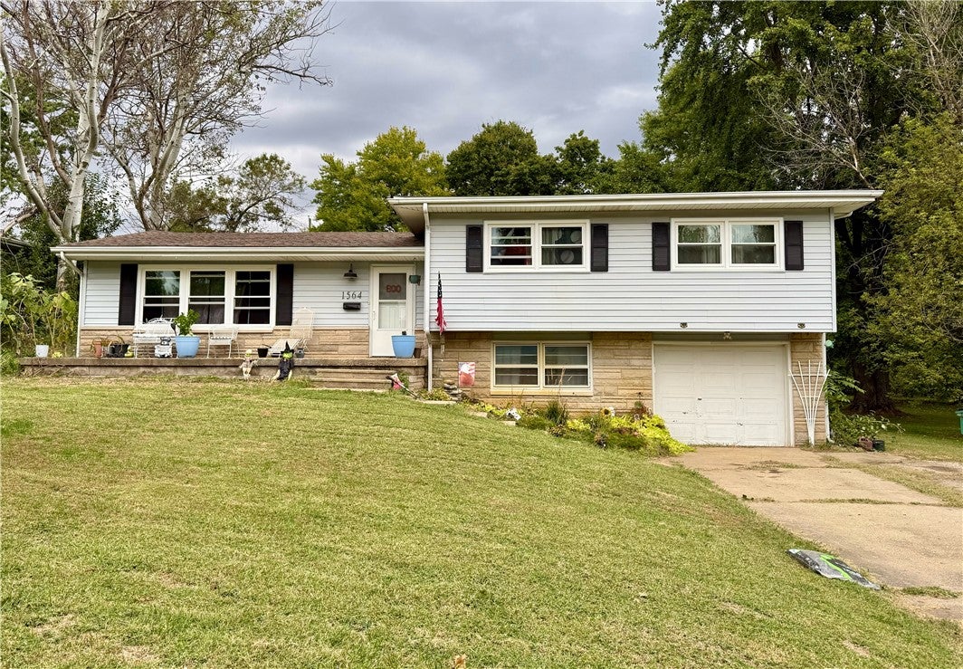 Allison Dr, Decatur, IL 62526