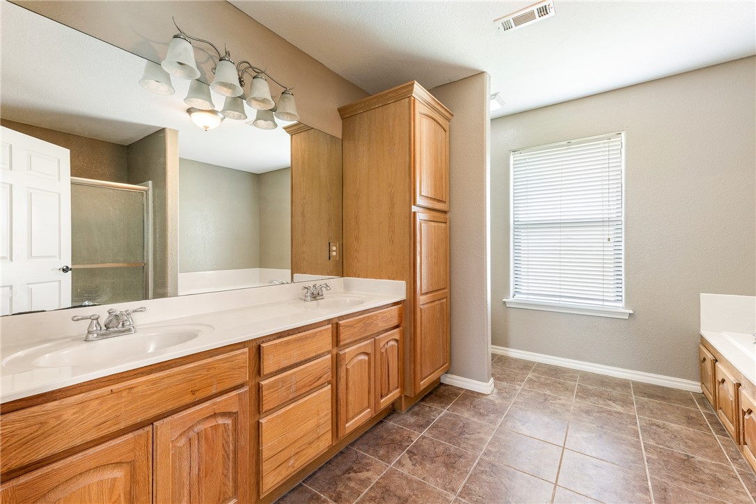 Huntsville, Arkansas, 72740, United States, 3 Bedrooms Bedrooms, ,4 BathroomsBathrooms,Residential,For Sale,1907713