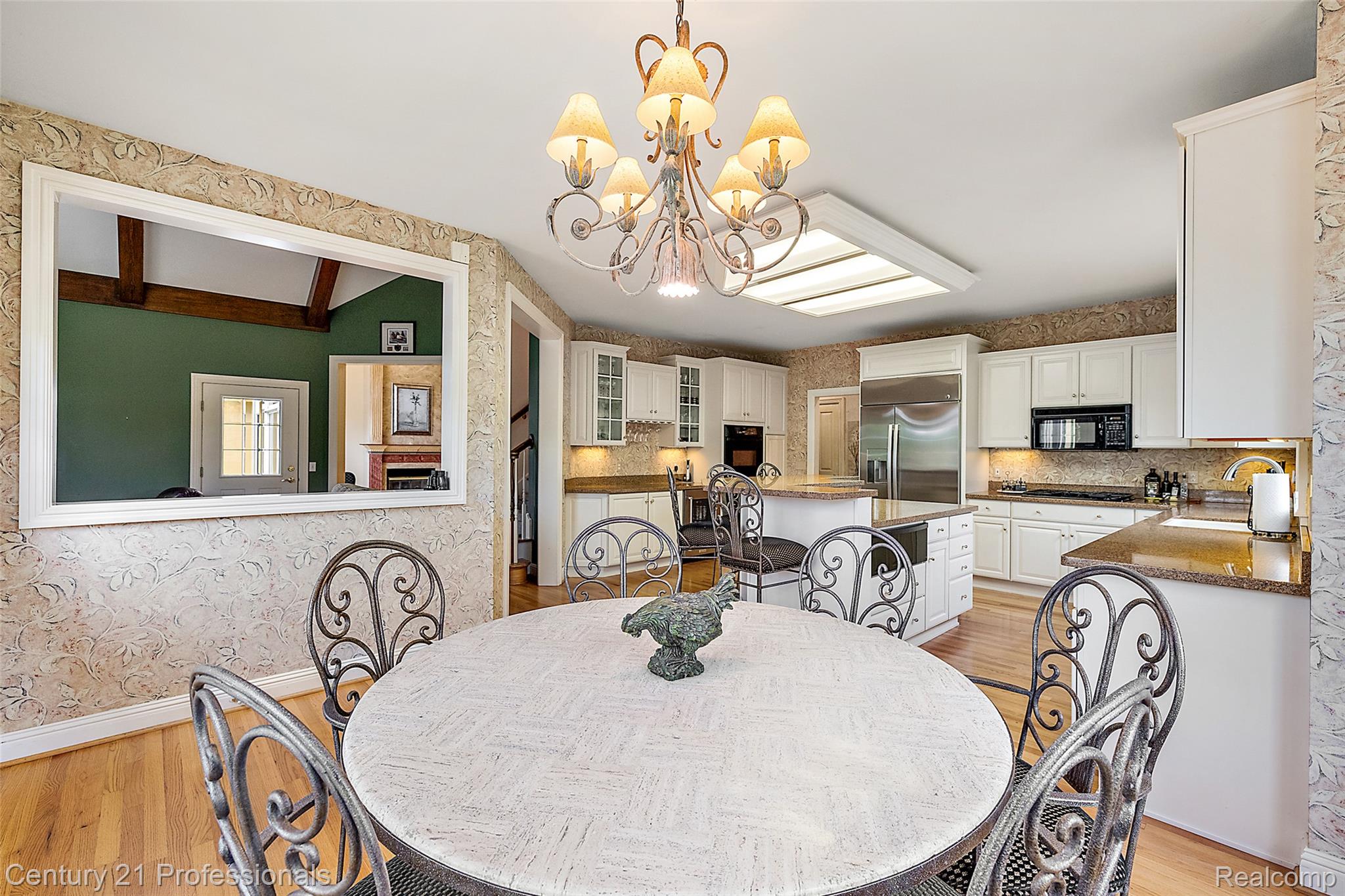 GrandBlanc, Michigan, 48439, United States, 4 Bedrooms Bedrooms, ,5 BathroomsBathrooms,Residential,For Sale,1980457