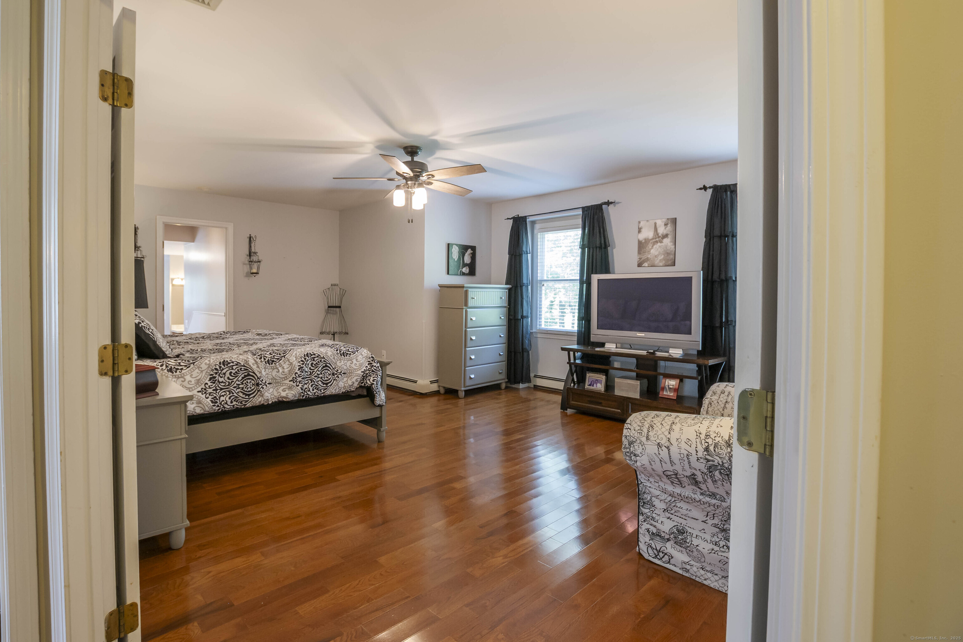 New Fairfield, Connecticut, 06812, United States, 4 Bedrooms Bedrooms, ,3 BathroomsBathrooms,Residential,For Sale,1940066