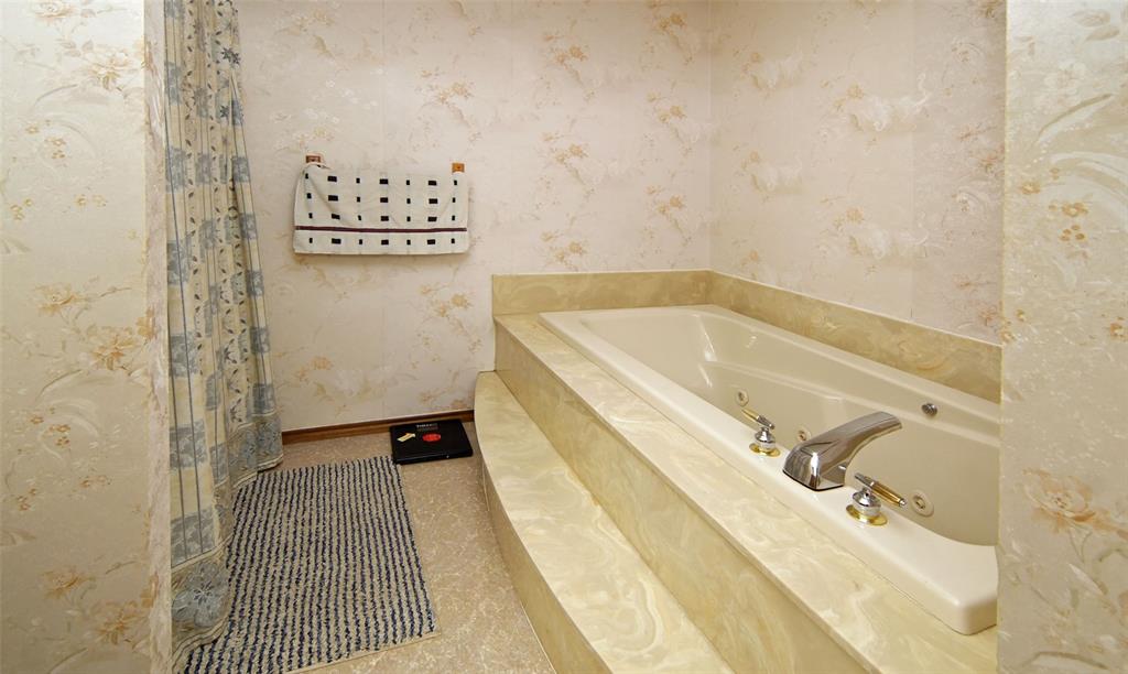 Weatherford, Texas, 76087, United States, 3 Bedrooms Bedrooms, ,2 BathroomsBathrooms,Residential,For Sale,1943652
