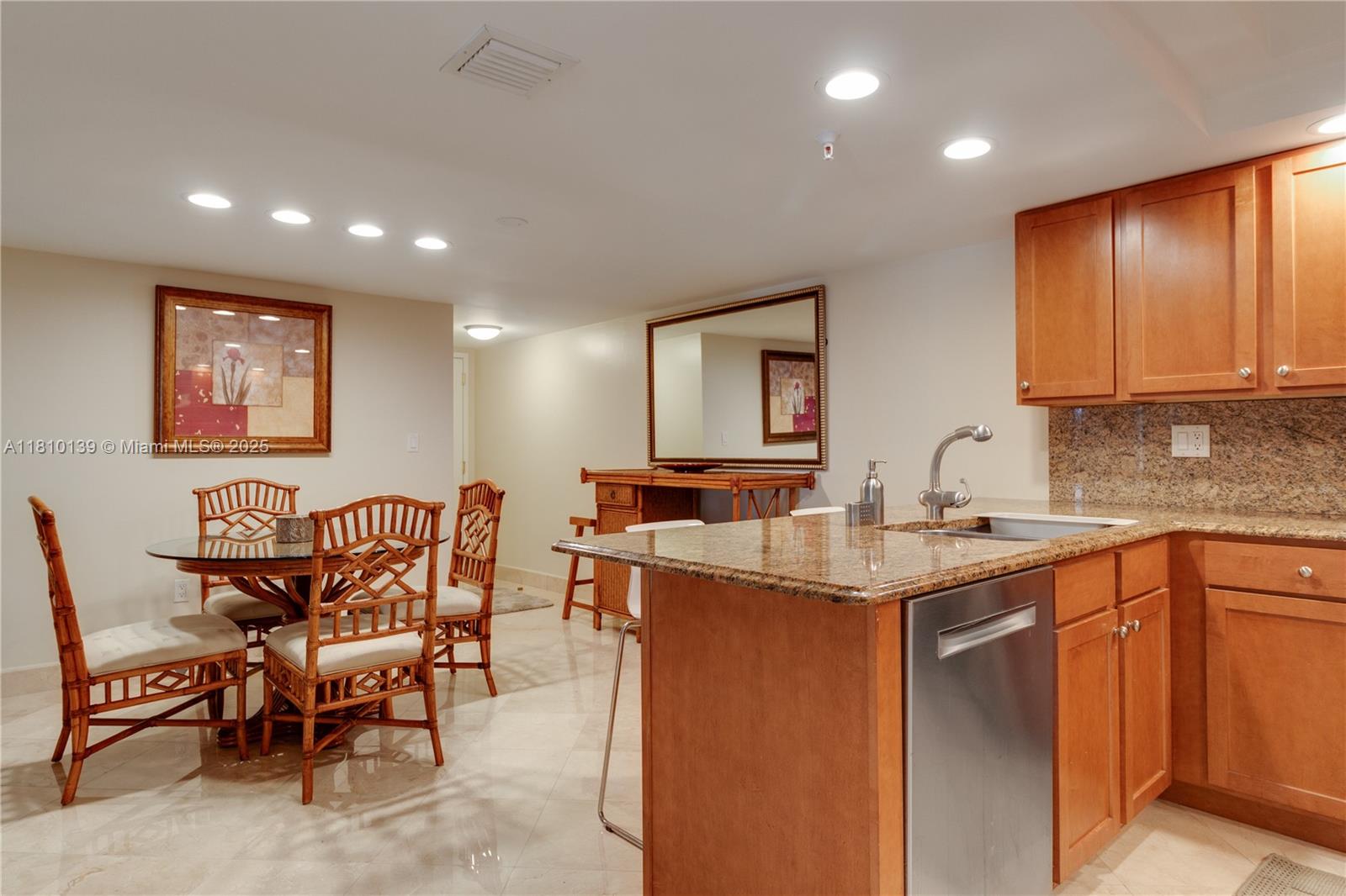 Miami Beach, Florida, 33139, United States, 2 Bedrooms Bedrooms, ,2 BathroomsBathrooms,Residential,For Sale,1850105