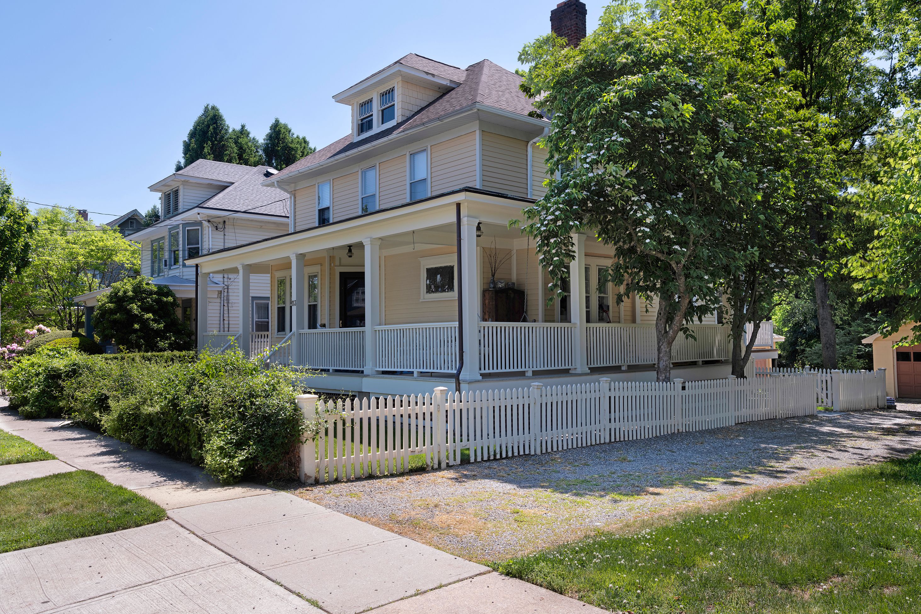  Classic Hopewell Borough Home with Wraparound Porch on Coveted Prospect Street - 物件實景