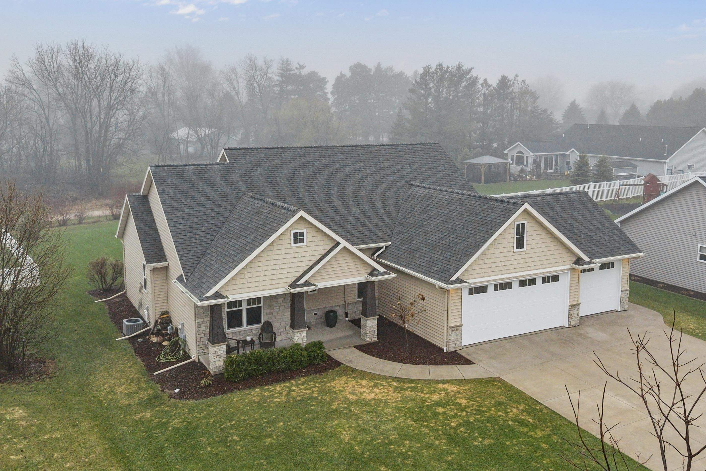 Greenville, Wisconsin, 54942-8126, United States, 6 Bedrooms Bedrooms, ,5 BathroomsBathrooms,Residential,For Sale,2040409